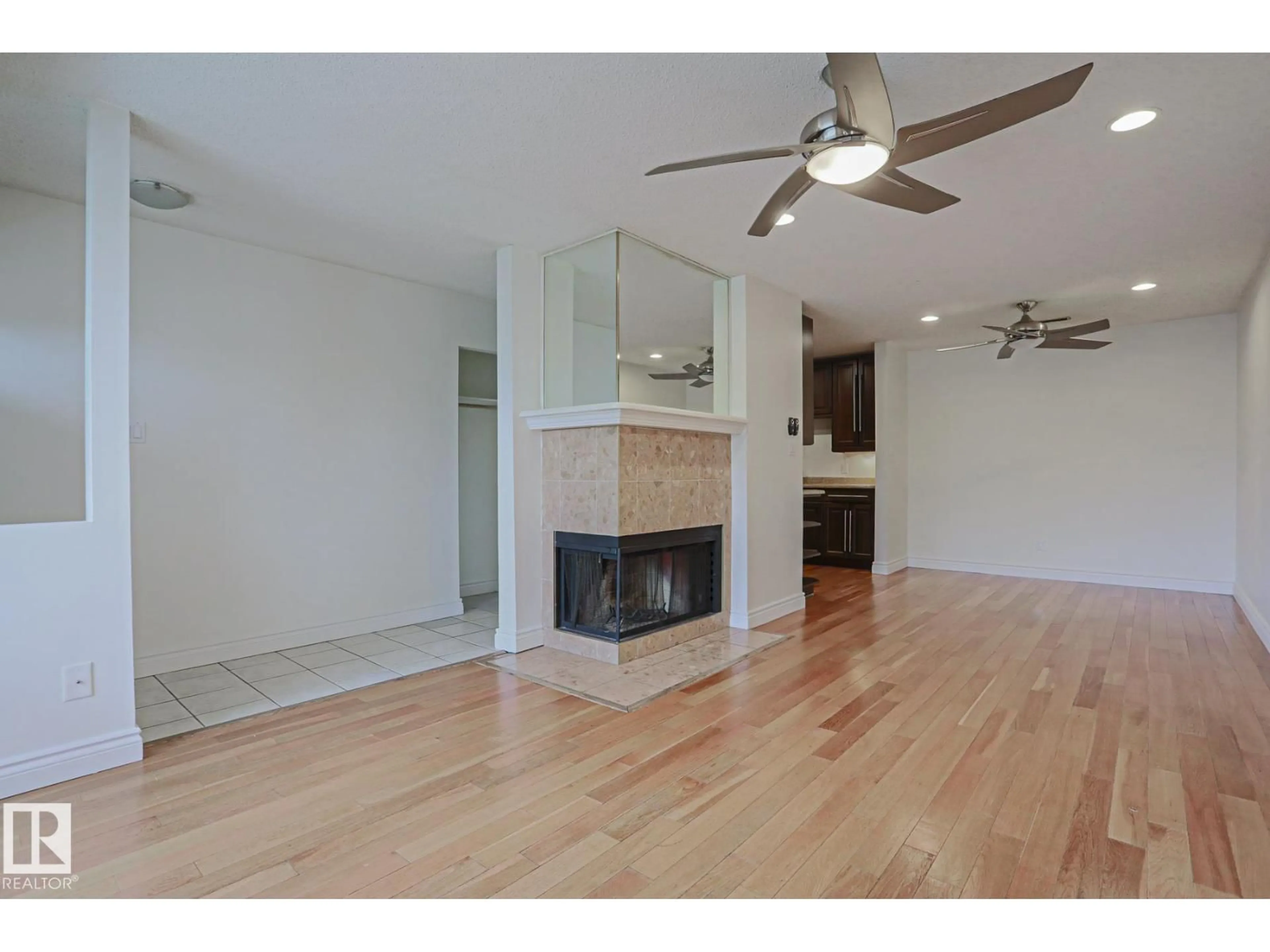 A pic of a room for 52 - 2703 79 ST, Edmonton Alberta T6K3Z6