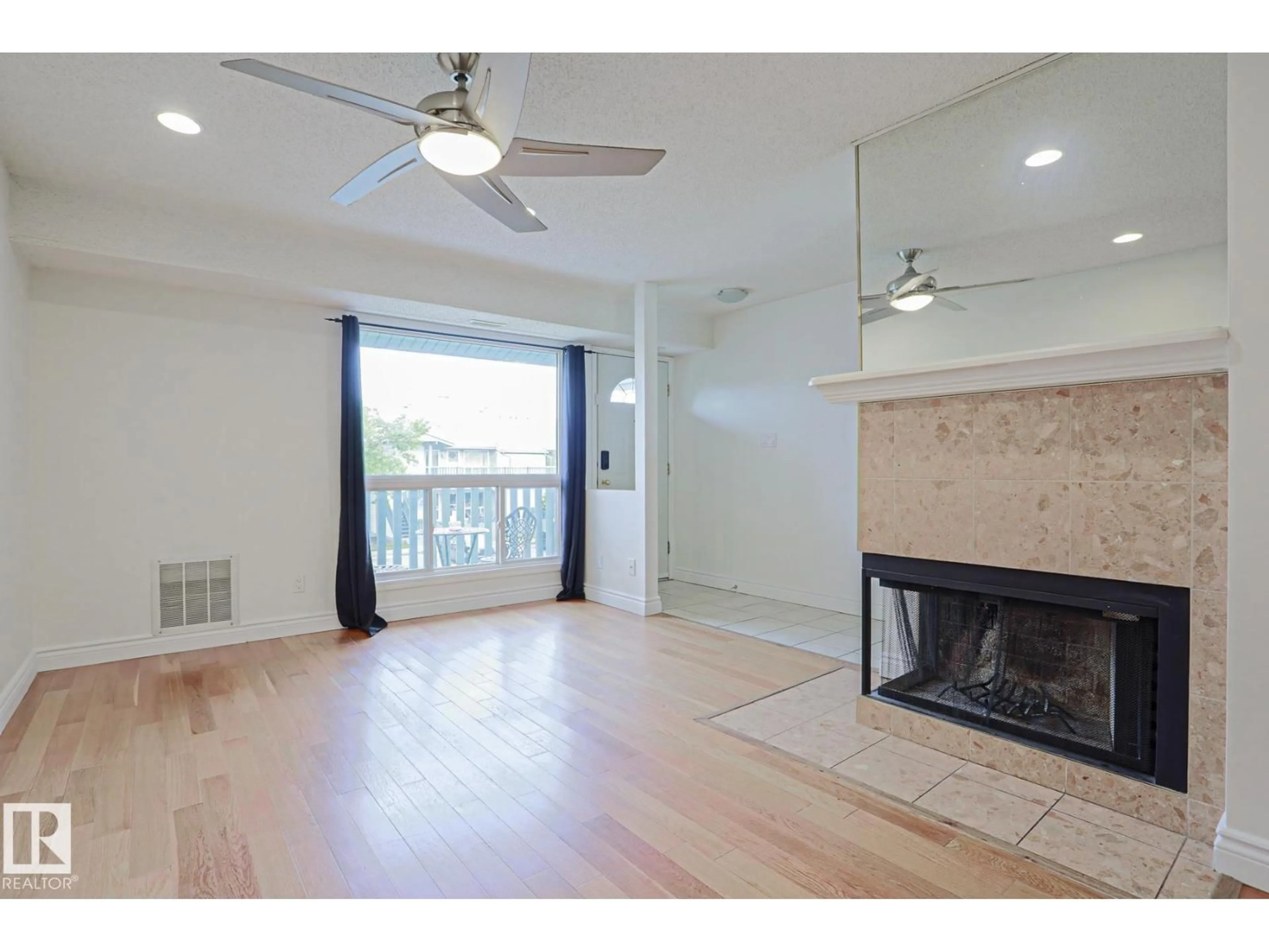 A pic of a room for 52 - 2703 79 ST, Edmonton Alberta T6K3Z6