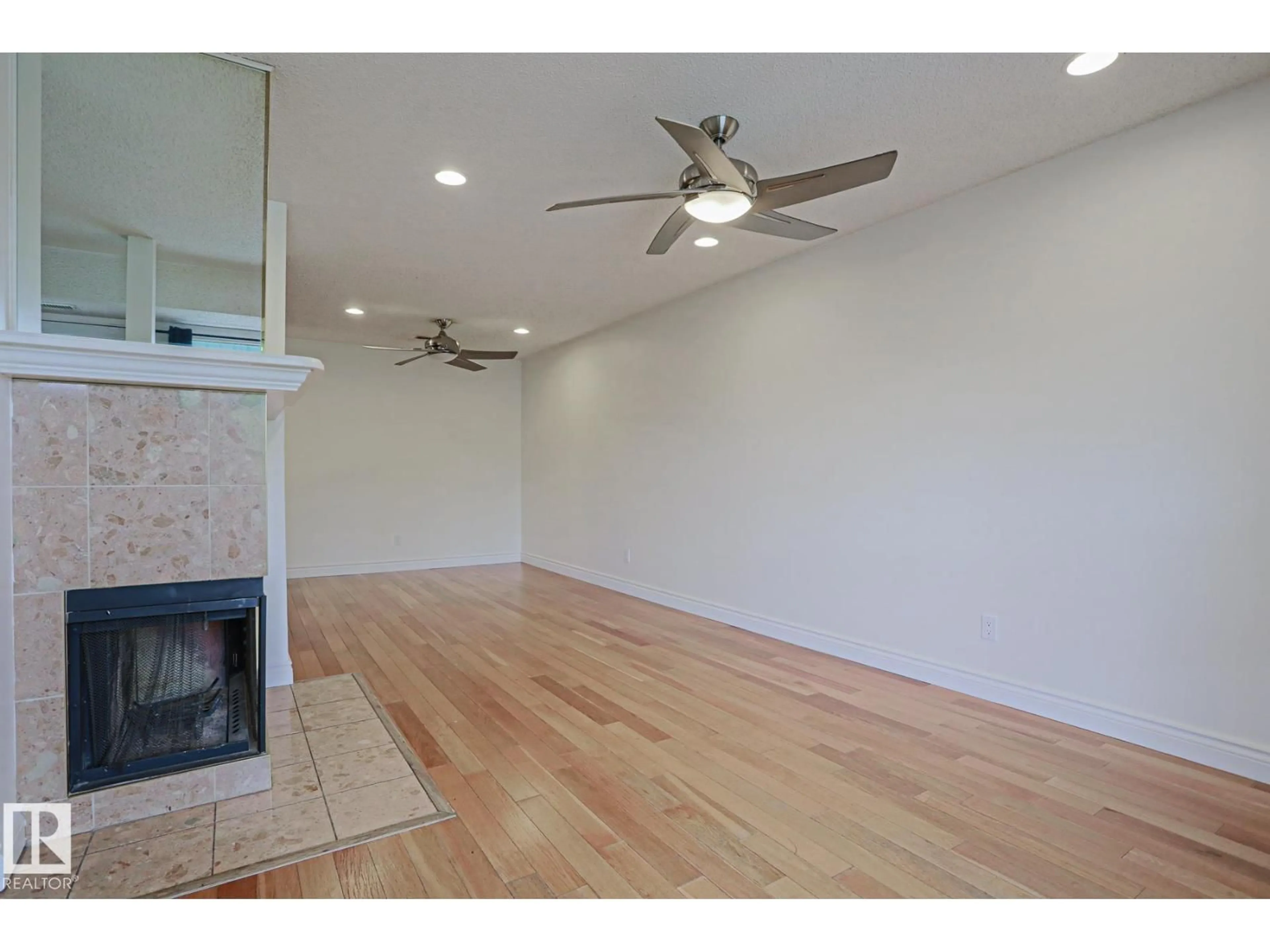 A pic of a room for 52 - 2703 79 ST, Edmonton Alberta T6K3Z6