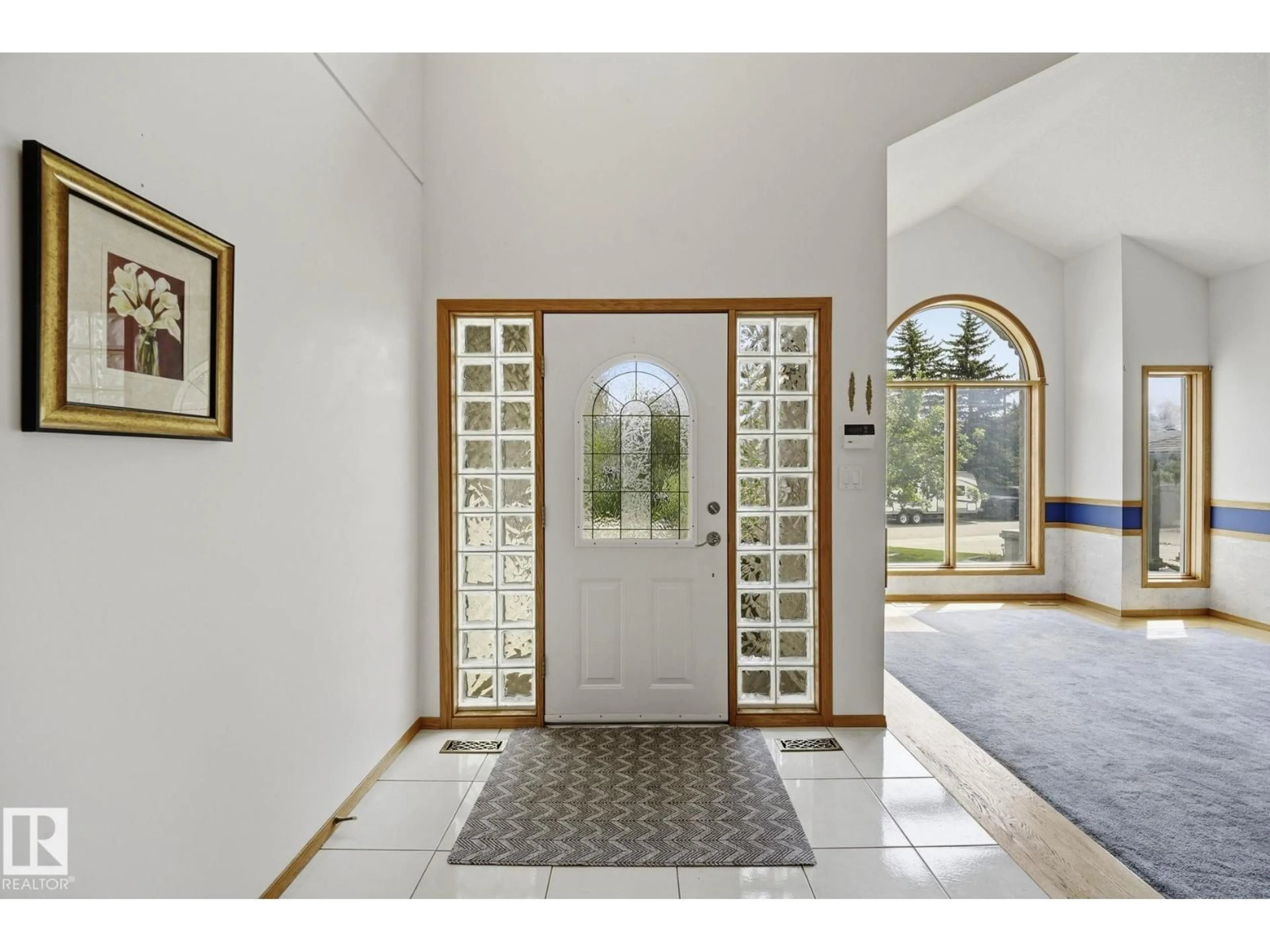 Indoor foyer for 5312 187 ST, Edmonton Alberta T6M2K5