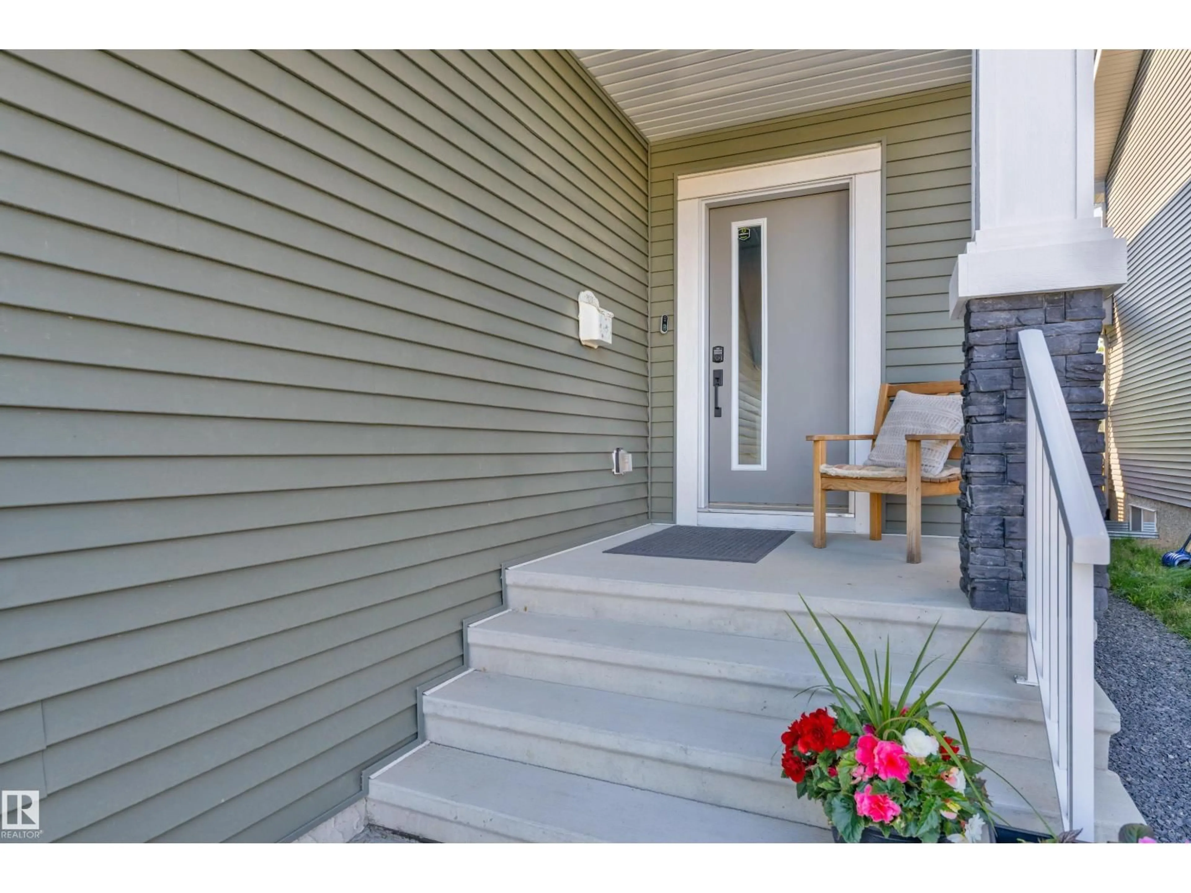 Indoor entryway for 1390 ENRIGHT LD, Edmonton Alberta T6M0Z1