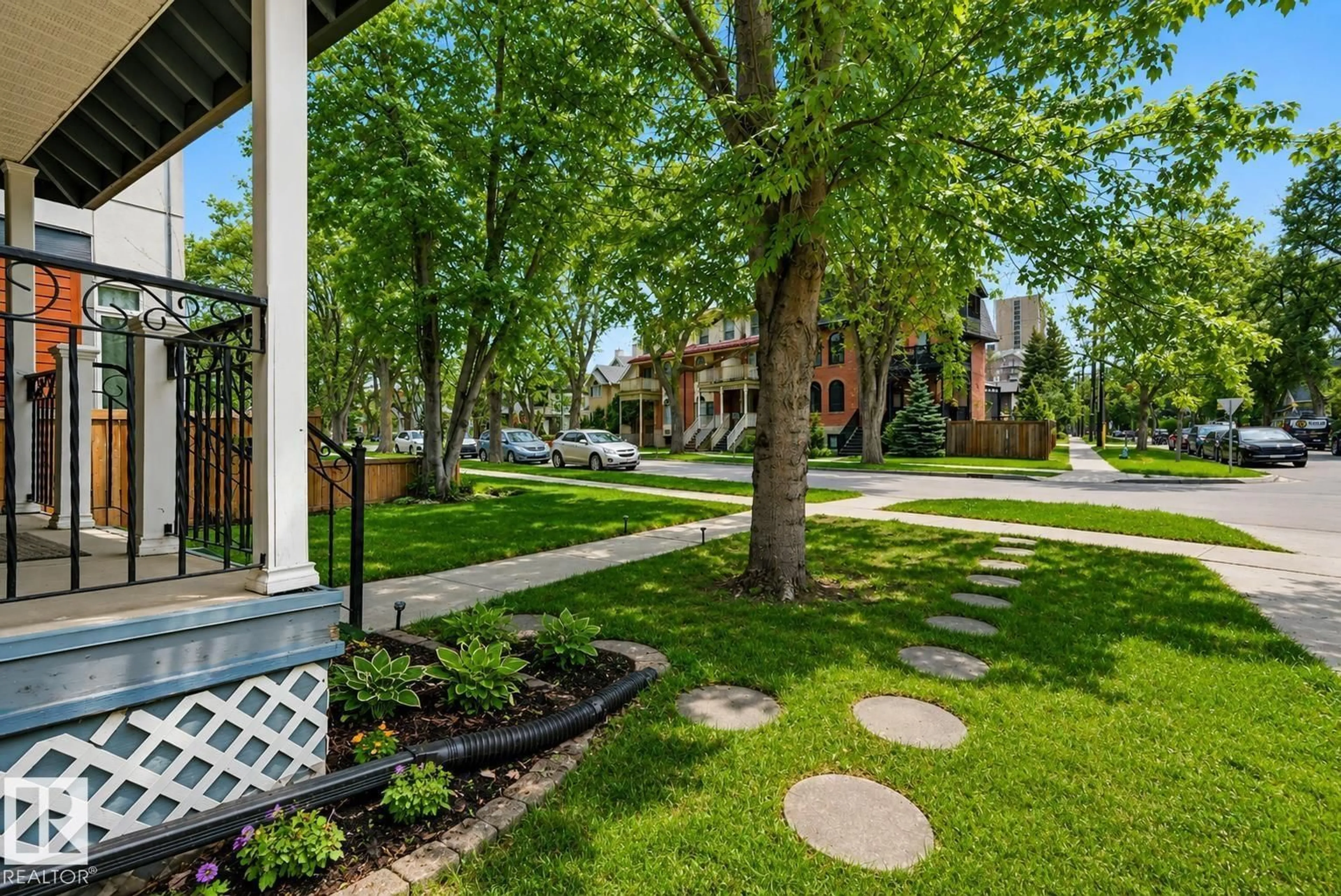 Patio, street for 11107 UNIVERSITY AV, Edmonton Alberta T6G1Y5