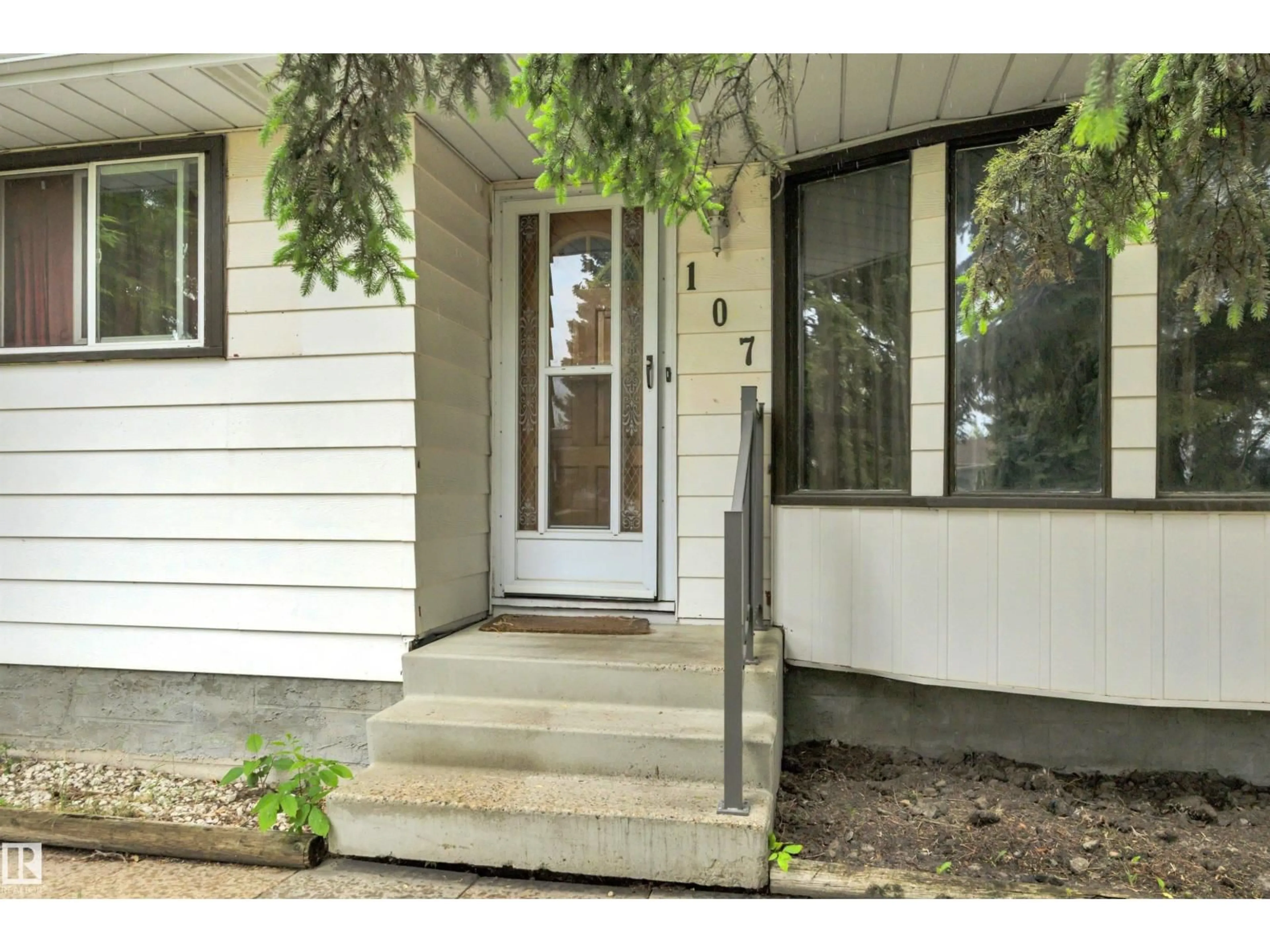 Indoor entryway for 107 CORINTHIA DR, Leduc Alberta T9E4K5