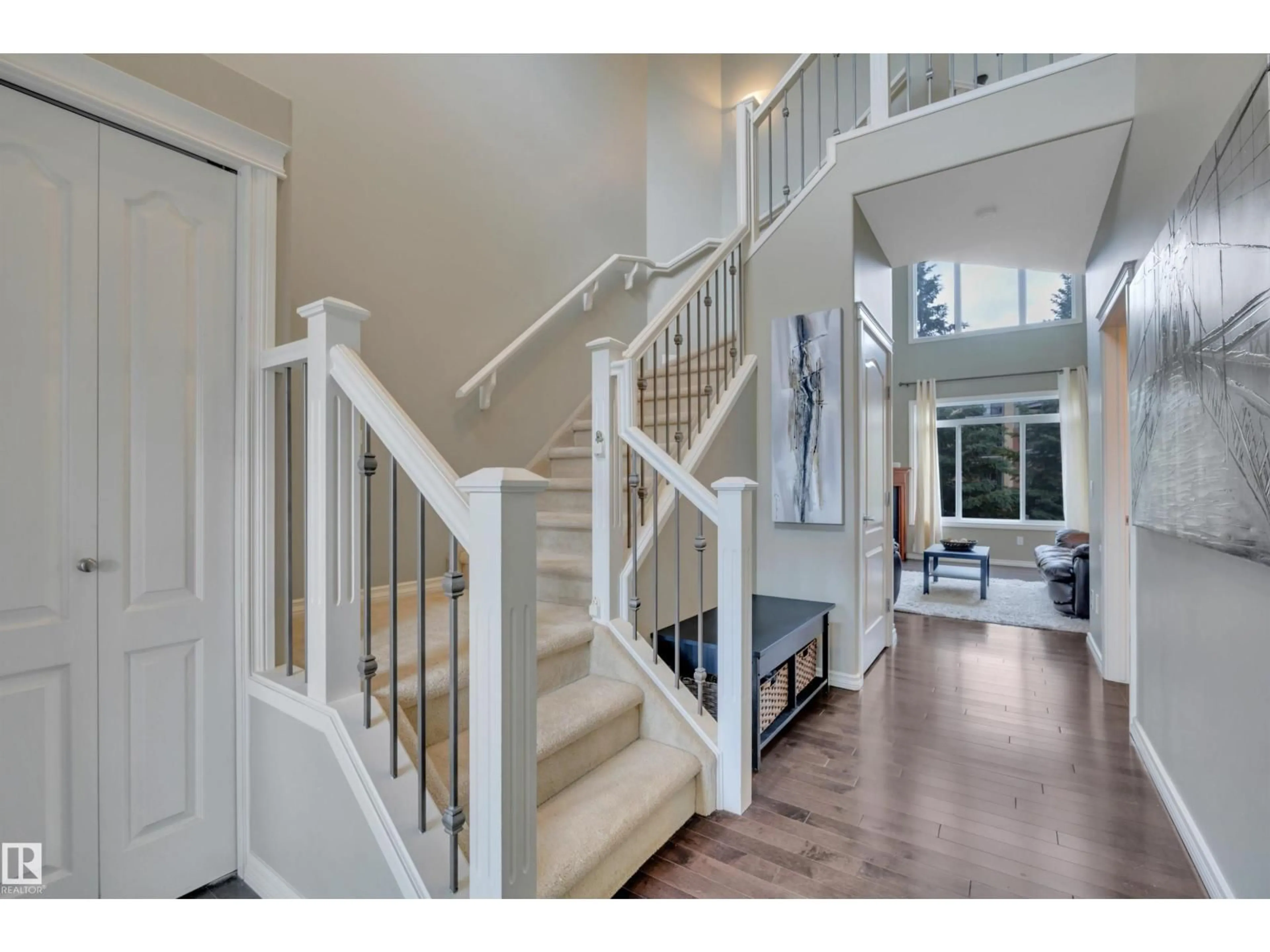 Indoor entryway for 11520 11 AV, Edmonton Alberta T6W1W7
