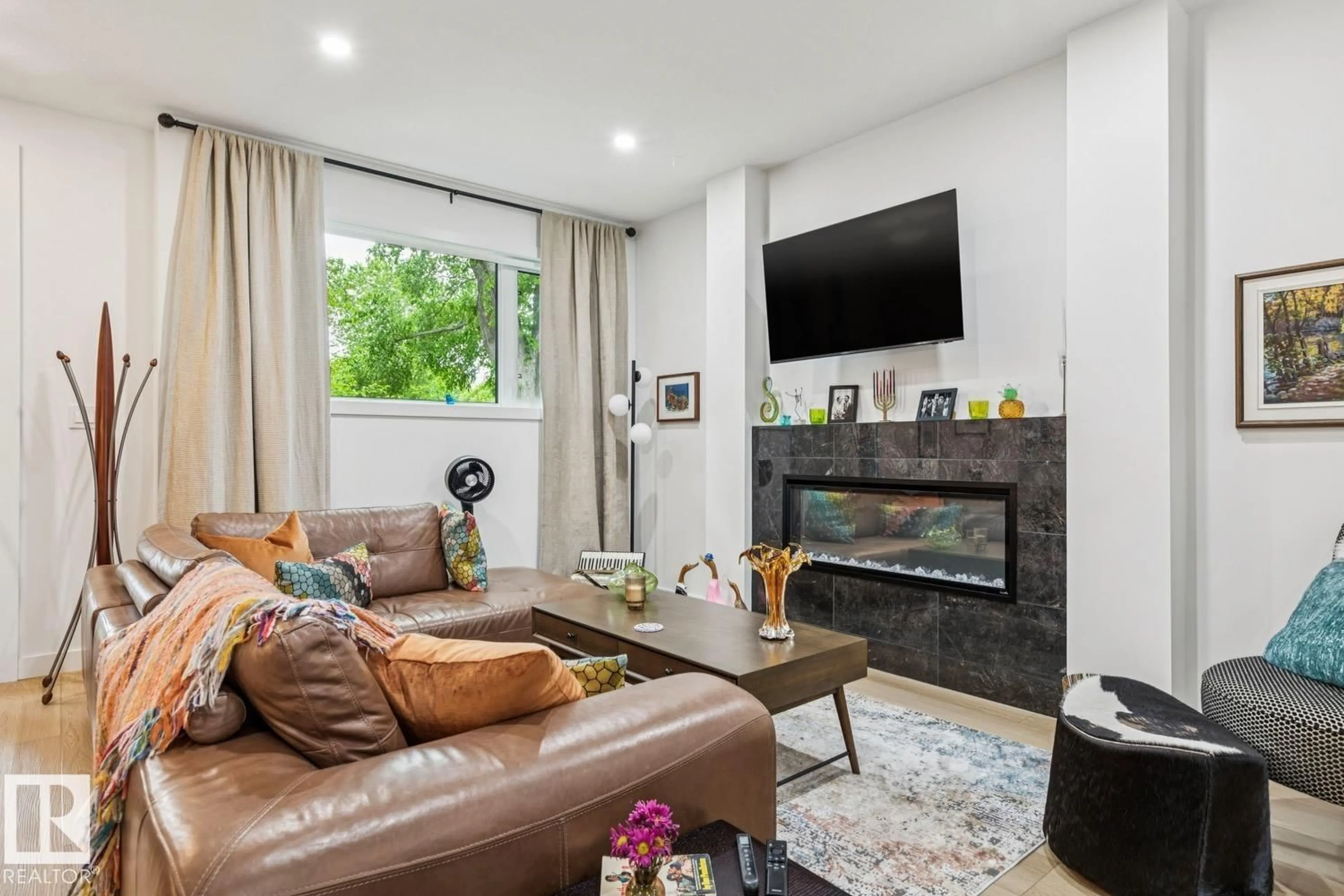 Living room with furniture, unknown for 49 - 10147 82 ST, Edmonton Alberta T6A3M1
