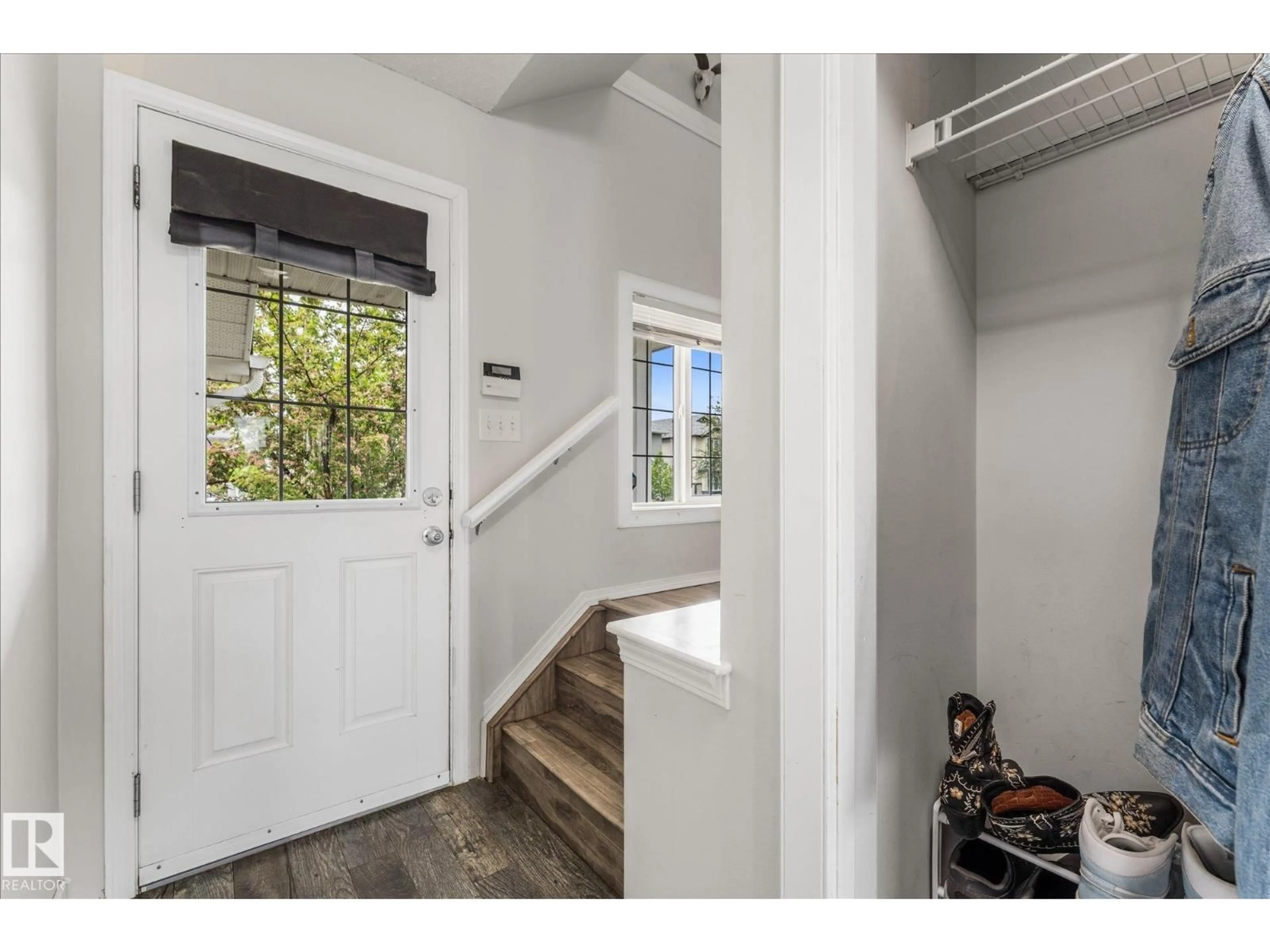 Indoor entryway for 2324 30 AV, Edmonton Alberta T6T2B3