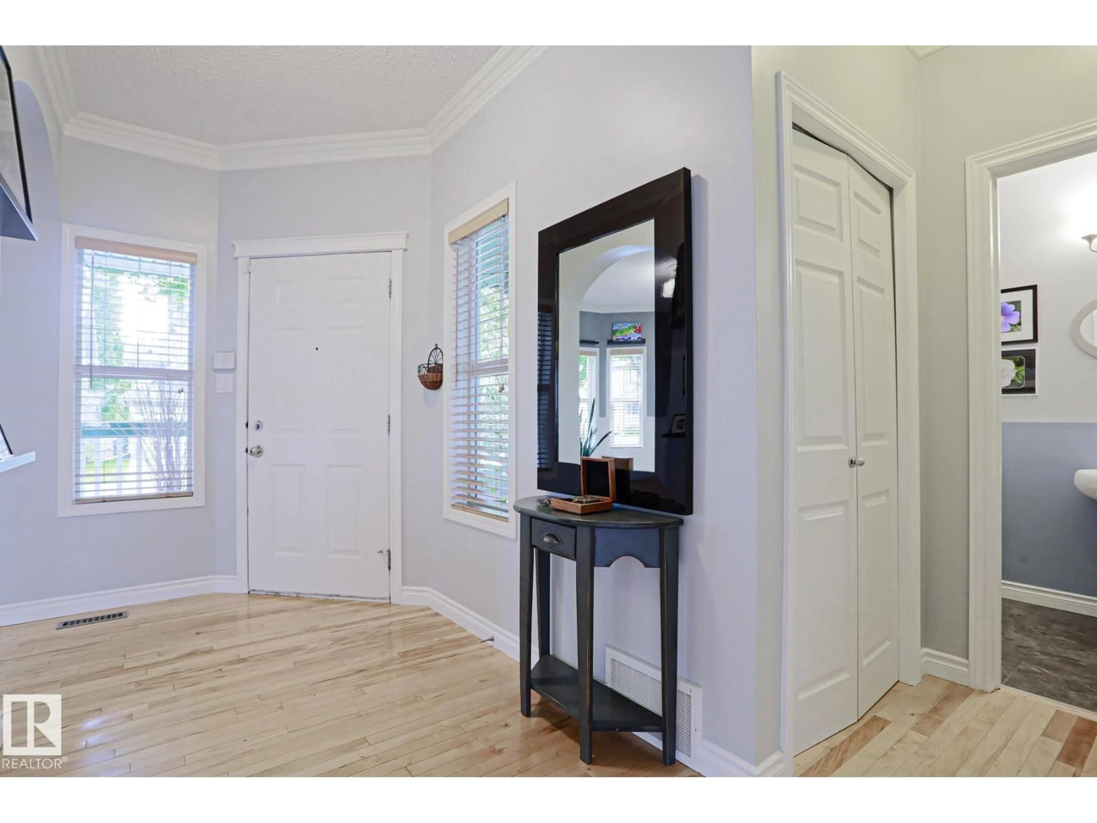 Indoor entryway for NW - 1712 TOMLINSON CM, Edmonton Alberta T6R2W8