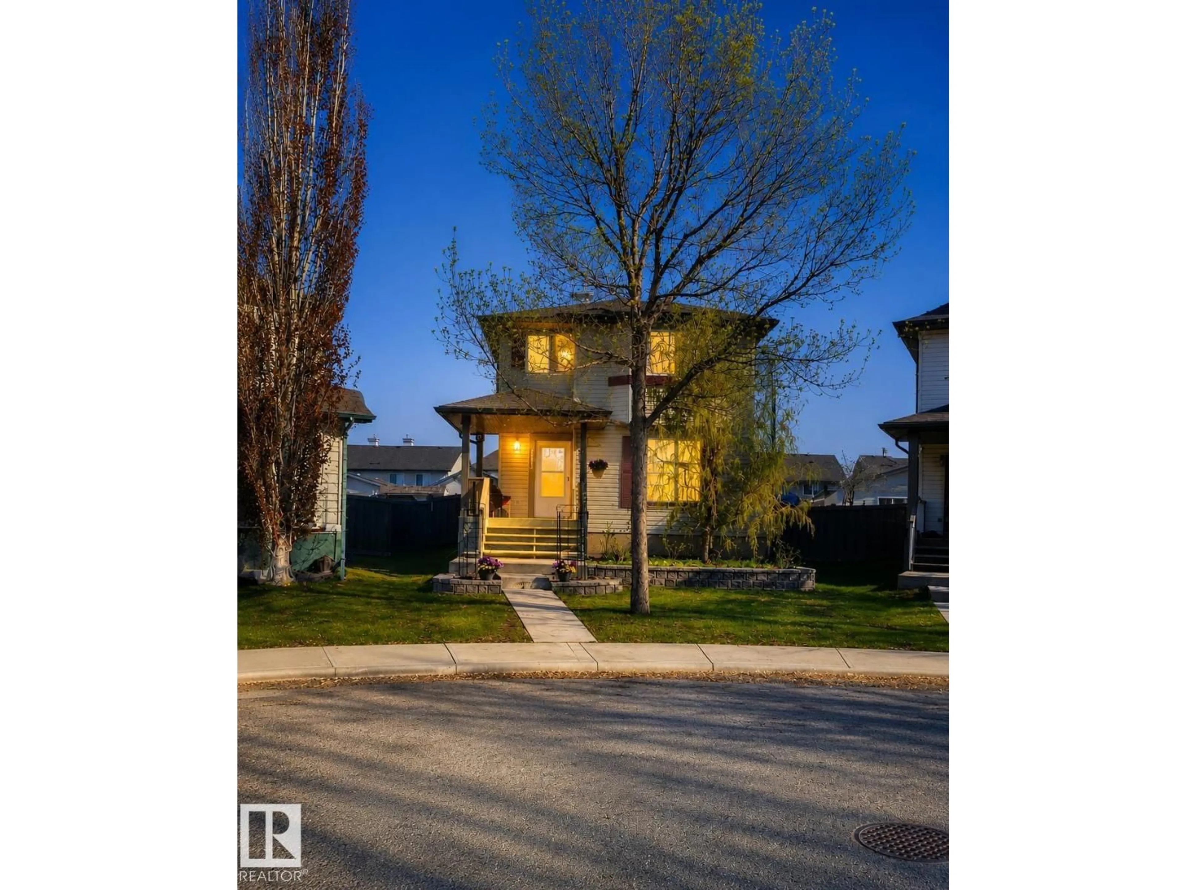 Unknown for 5428 202 ST, Edmonton Alberta T6M2W5