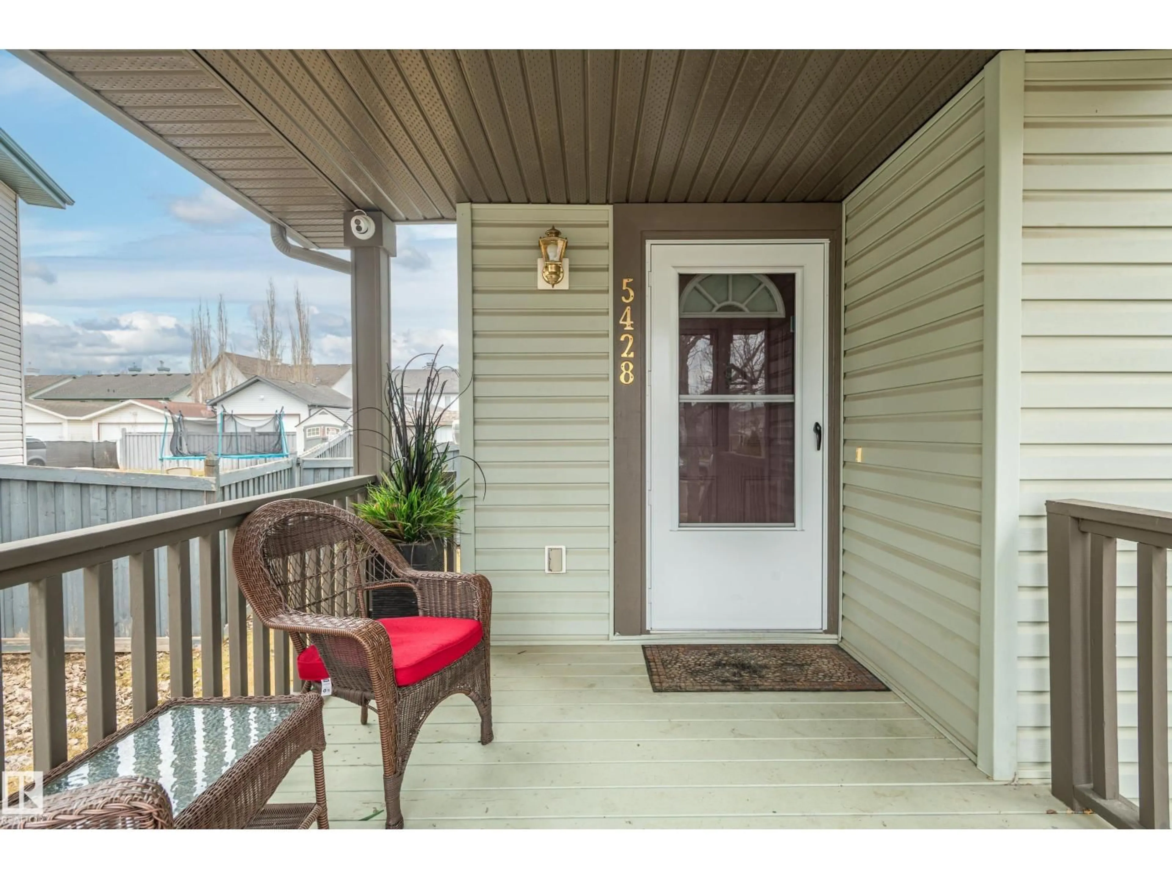 Indoor entryway for 5428 202 ST, Edmonton Alberta T6M2W5