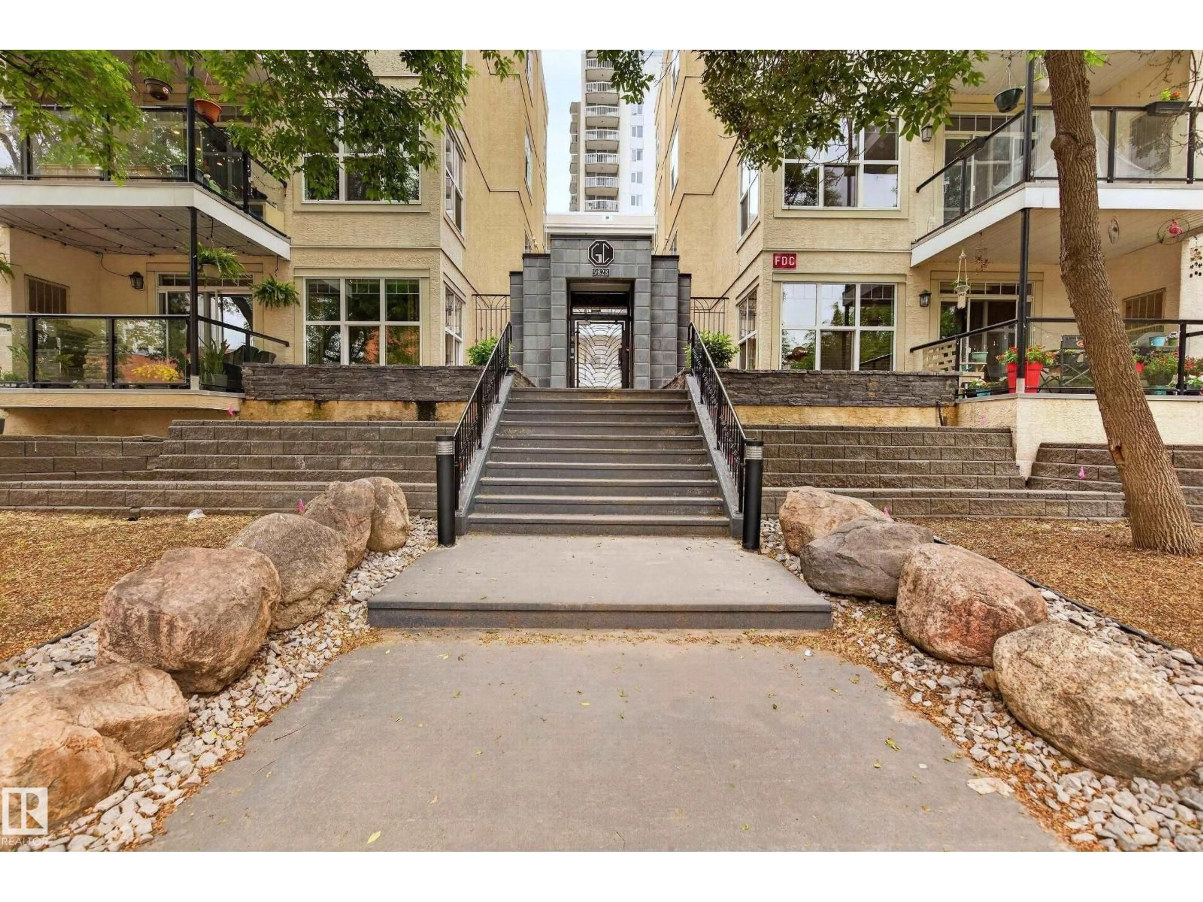 Indoor foyer for #109 - 9828 112 ST, Edmonton Alberta T5K1L4