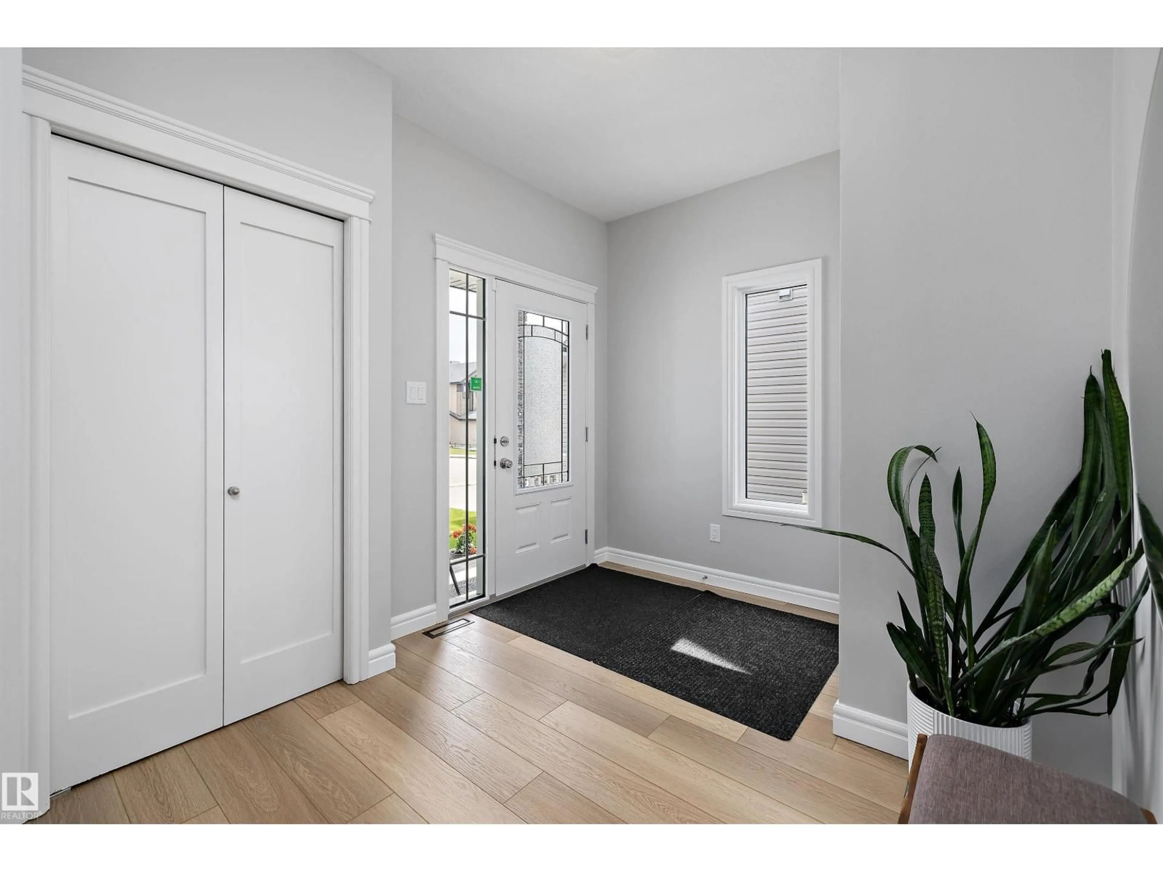 Indoor entryway for NW - 17108 43 ST, Edmonton Alberta T5Y0Z3