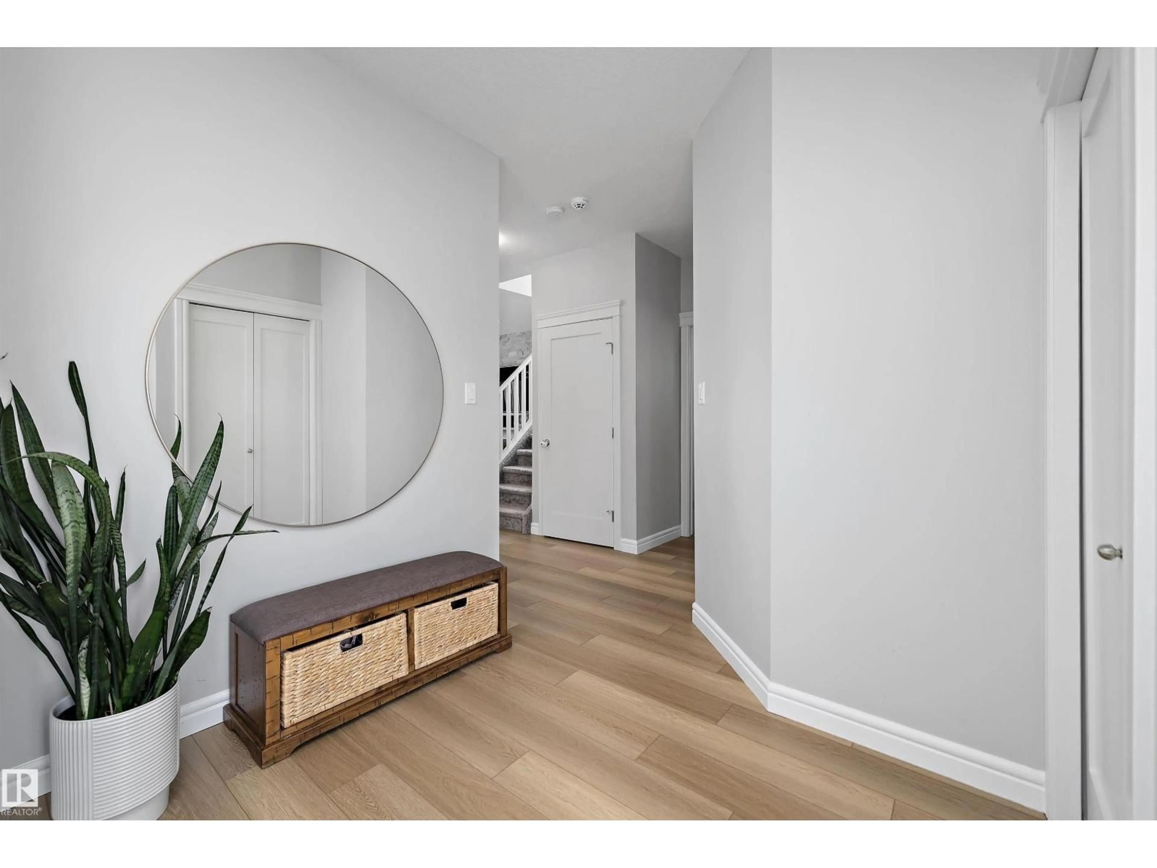 Indoor entryway for NW - 17108 43 ST, Edmonton Alberta T5Y0Z3