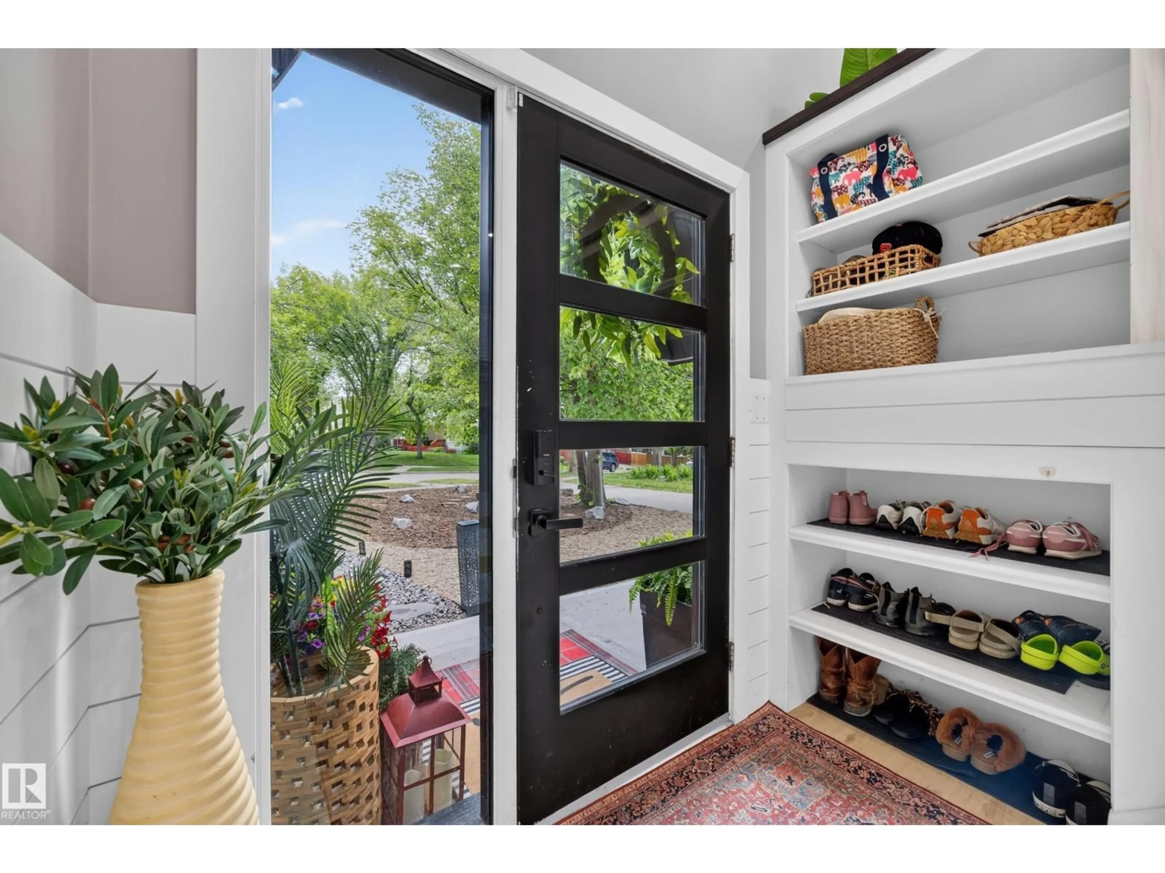 Indoor entryway for 43 BURNHAM PL, St. Albert Alberta T8N0A9