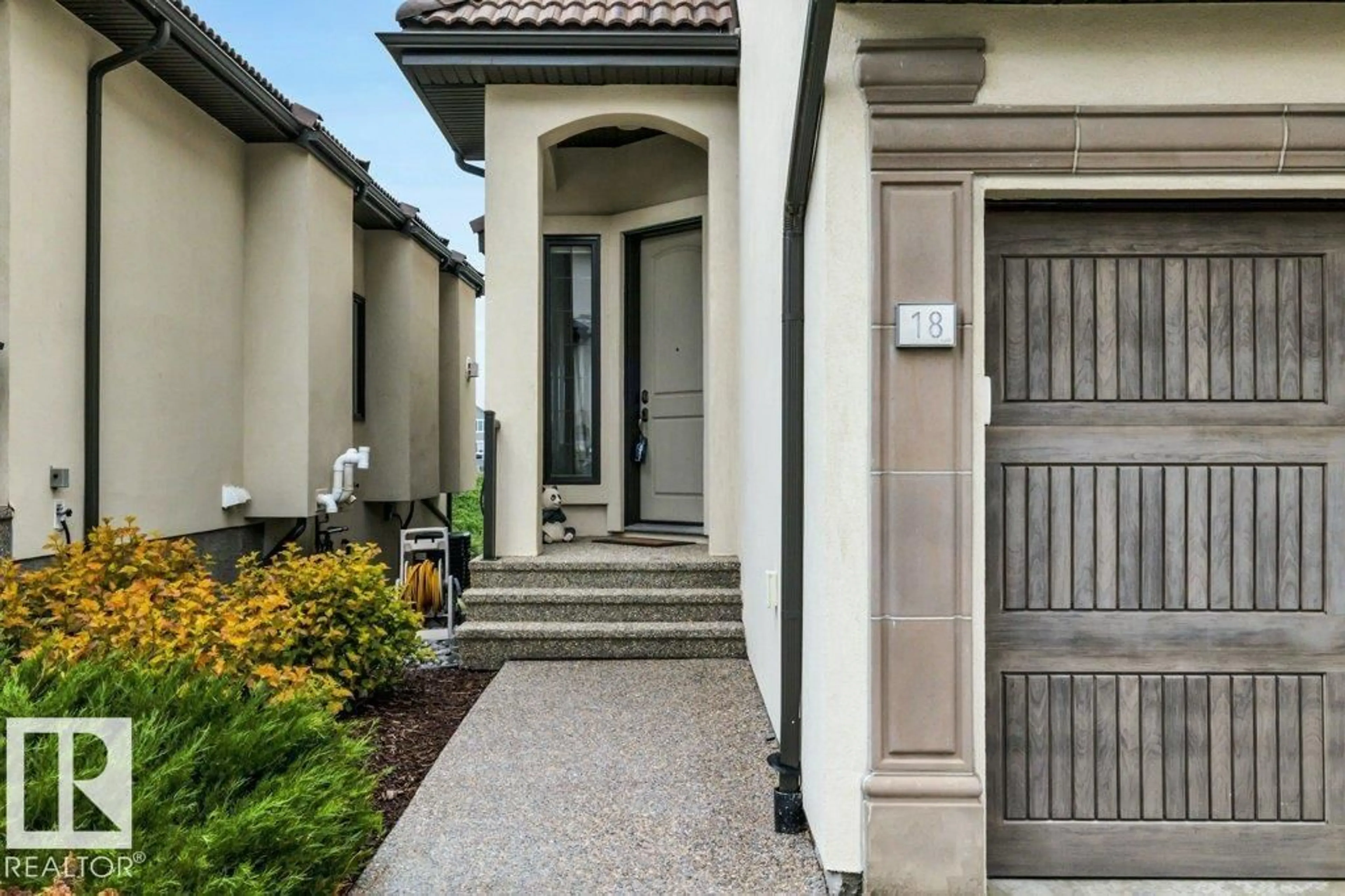 Indoor entryway for #18 - 1030 CONNELLY WY, Edmonton Alberta T6W2G2