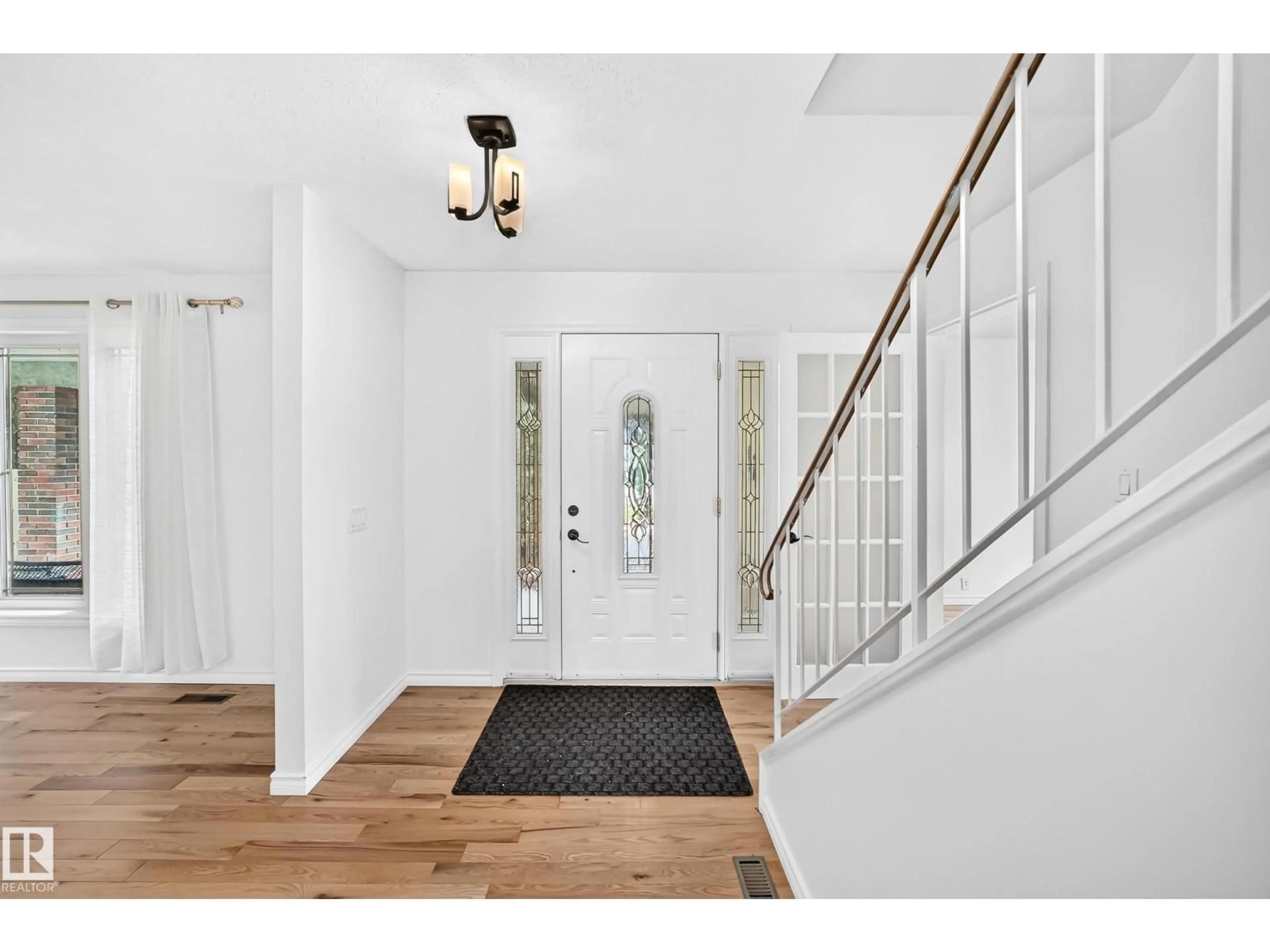Indoor entryway for 38 BEAUVISTA DR, Sherwood Park Alberta T8A3M5