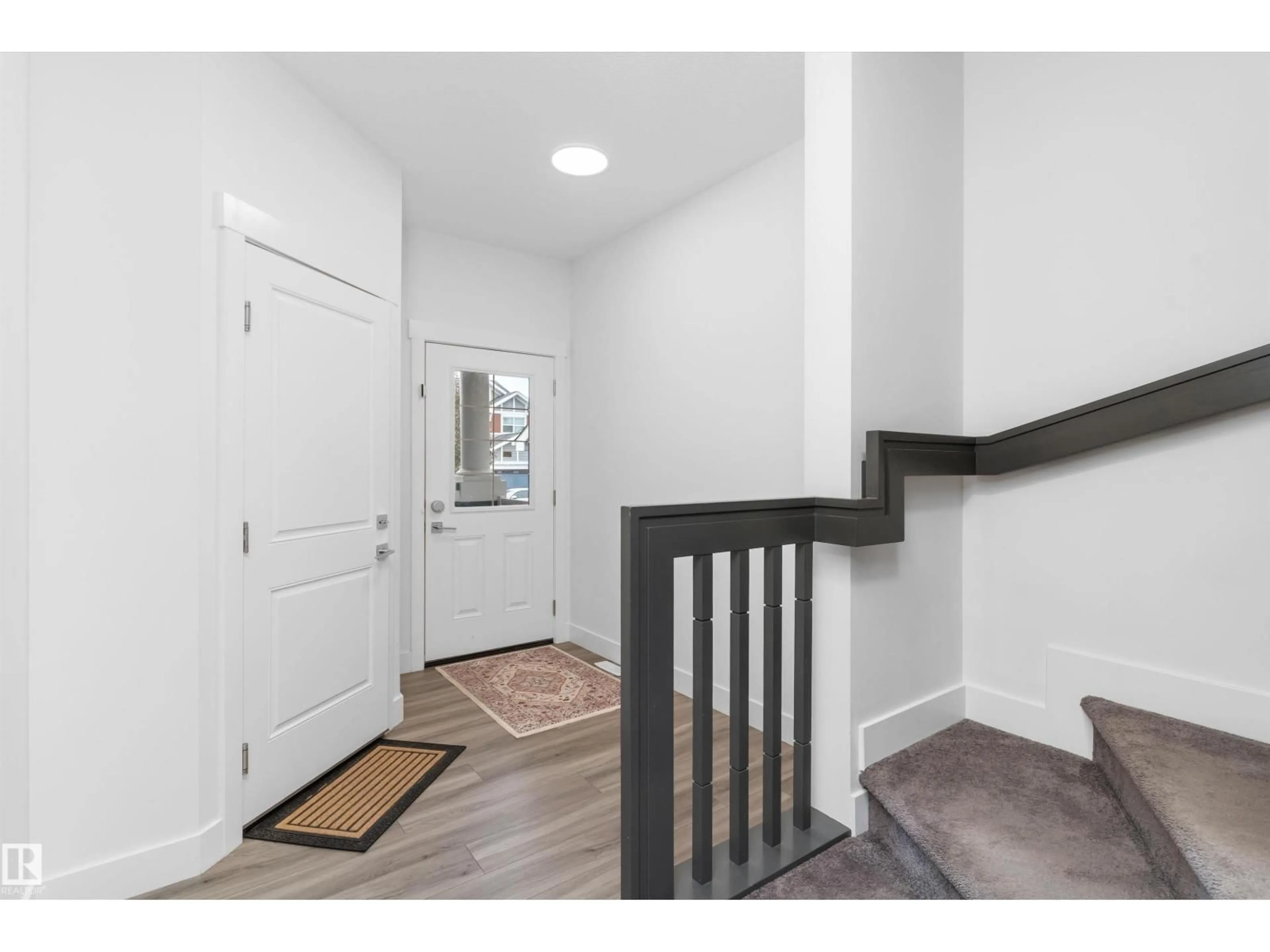 Indoor entryway for SW - 16624 32 AV, Edmonton Alberta T6W4R2