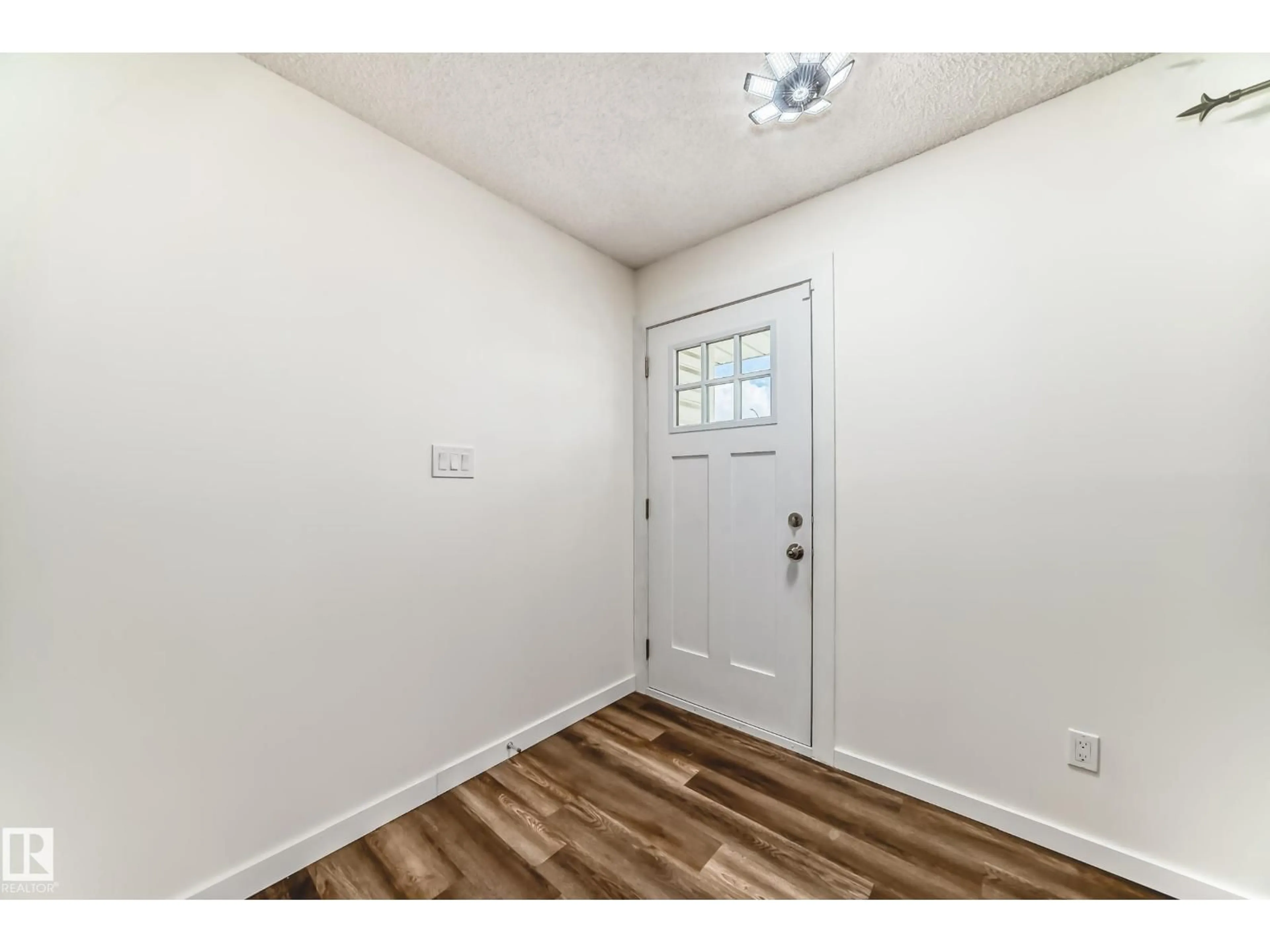 Indoor entryway for NW - 13428 82 ST, Edmonton Alberta T5E2V2