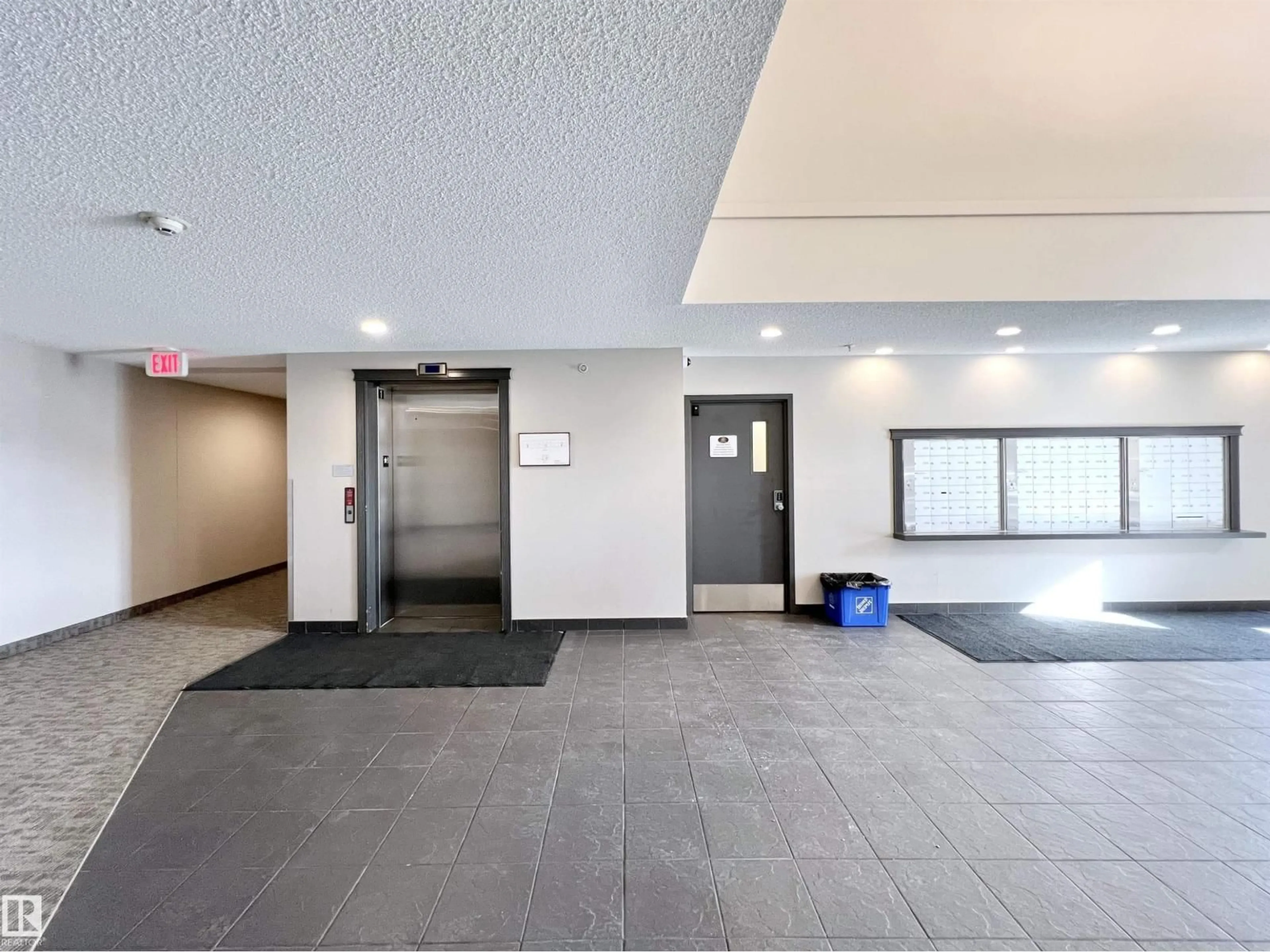Indoor foyer for #3308 - 9351 SIMPSON DR, Edmonton Alberta T6R0N4