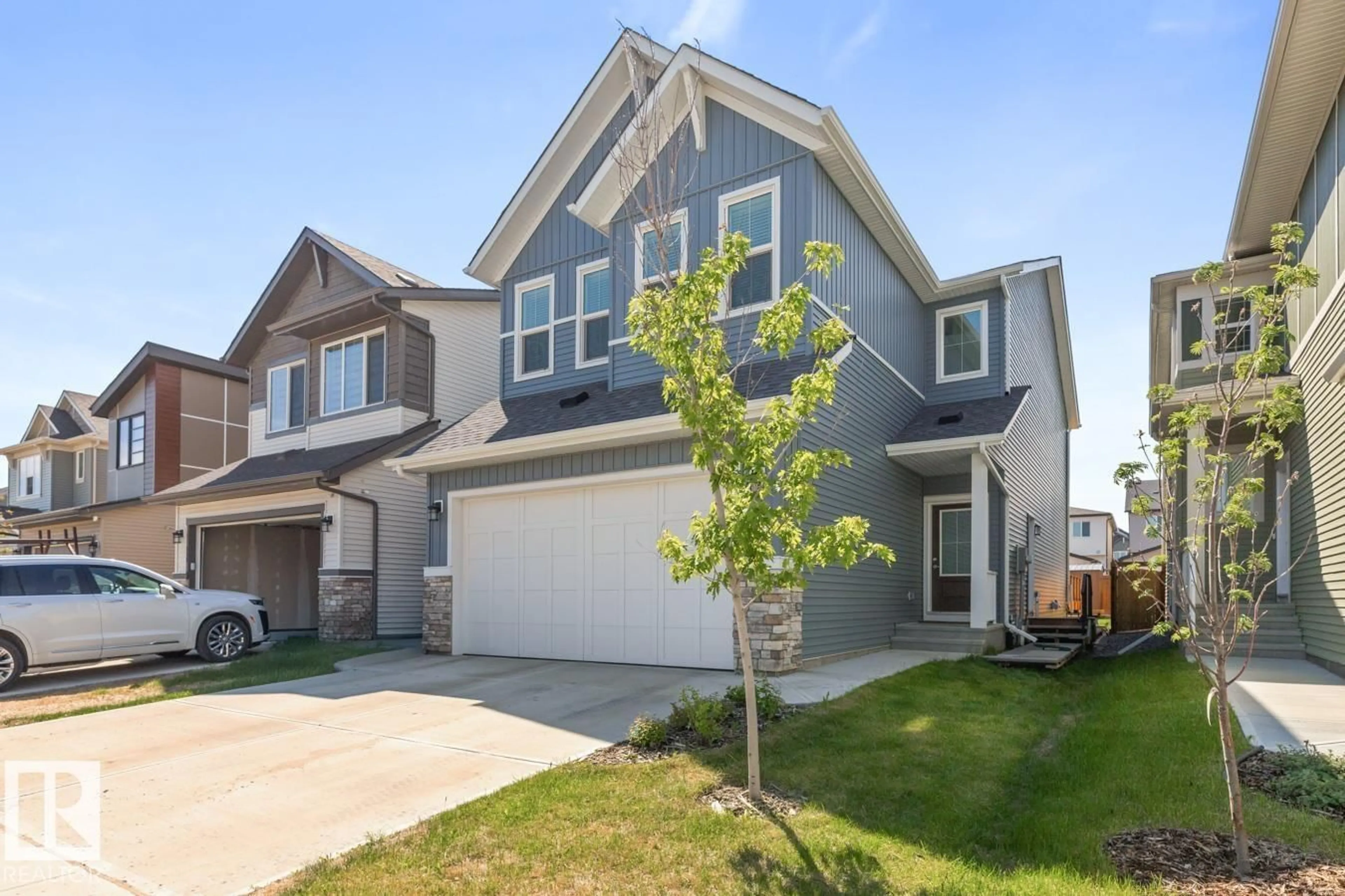 Home with vinyl exterior material, street for 117 PAISLEY GATE GA, Edmonton Alberta T6W4E3
