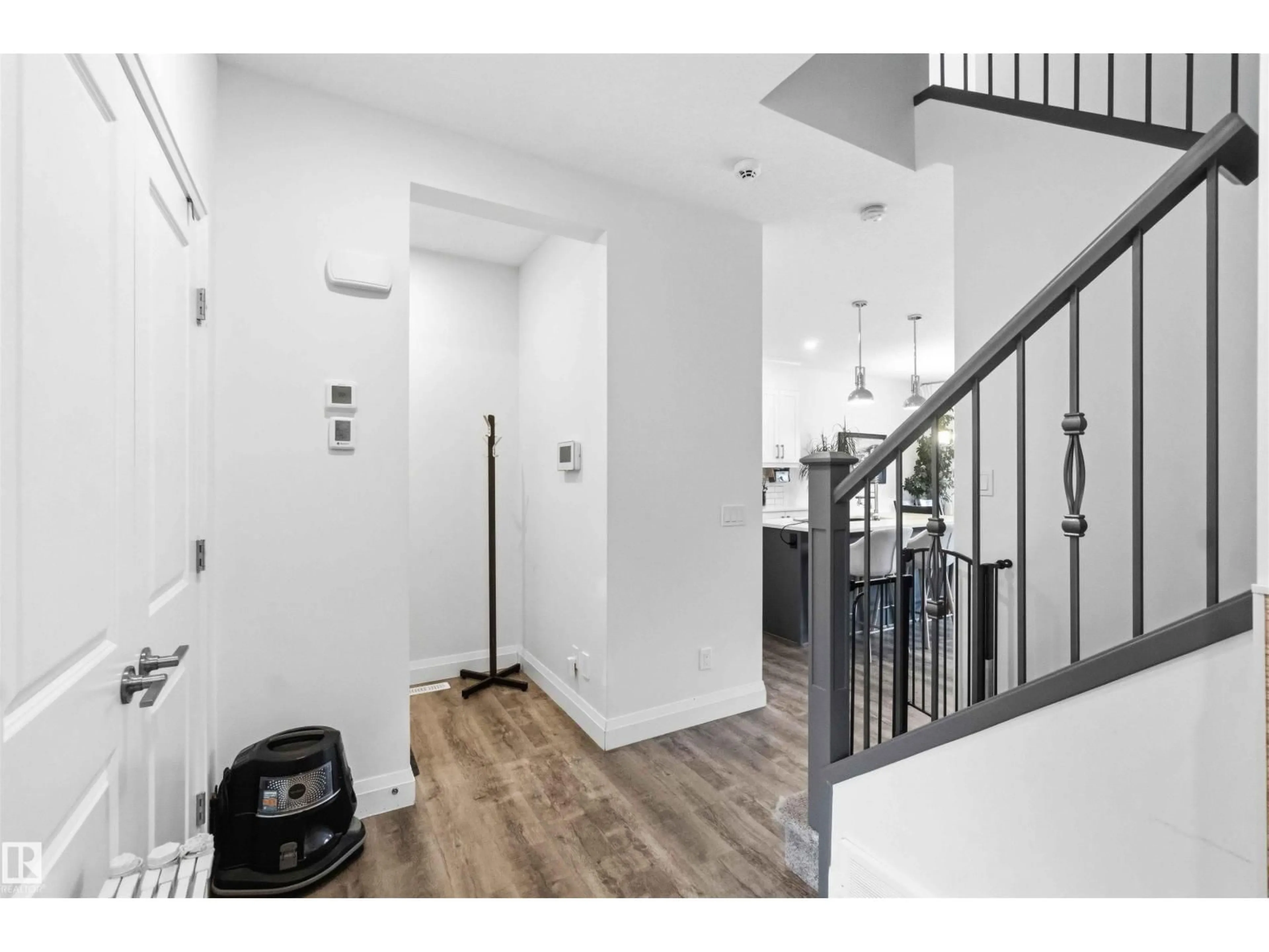 Indoor entryway for 9323 223 ST, Edmonton Alberta T5T7K1