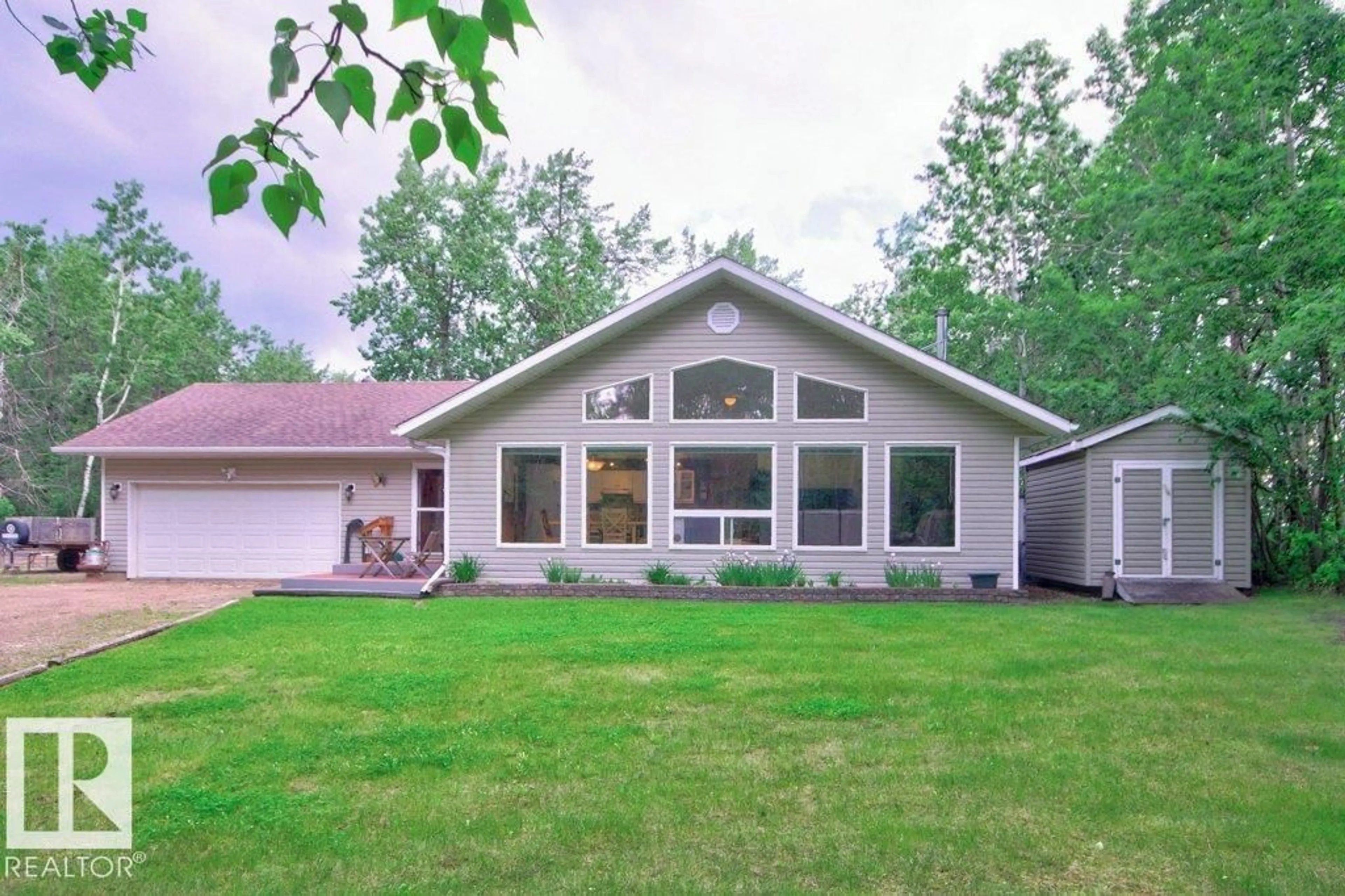 Home with vinyl exterior material, unknown for 85 51205 RR 195, Rural Beaver County Alberta T0B4J0