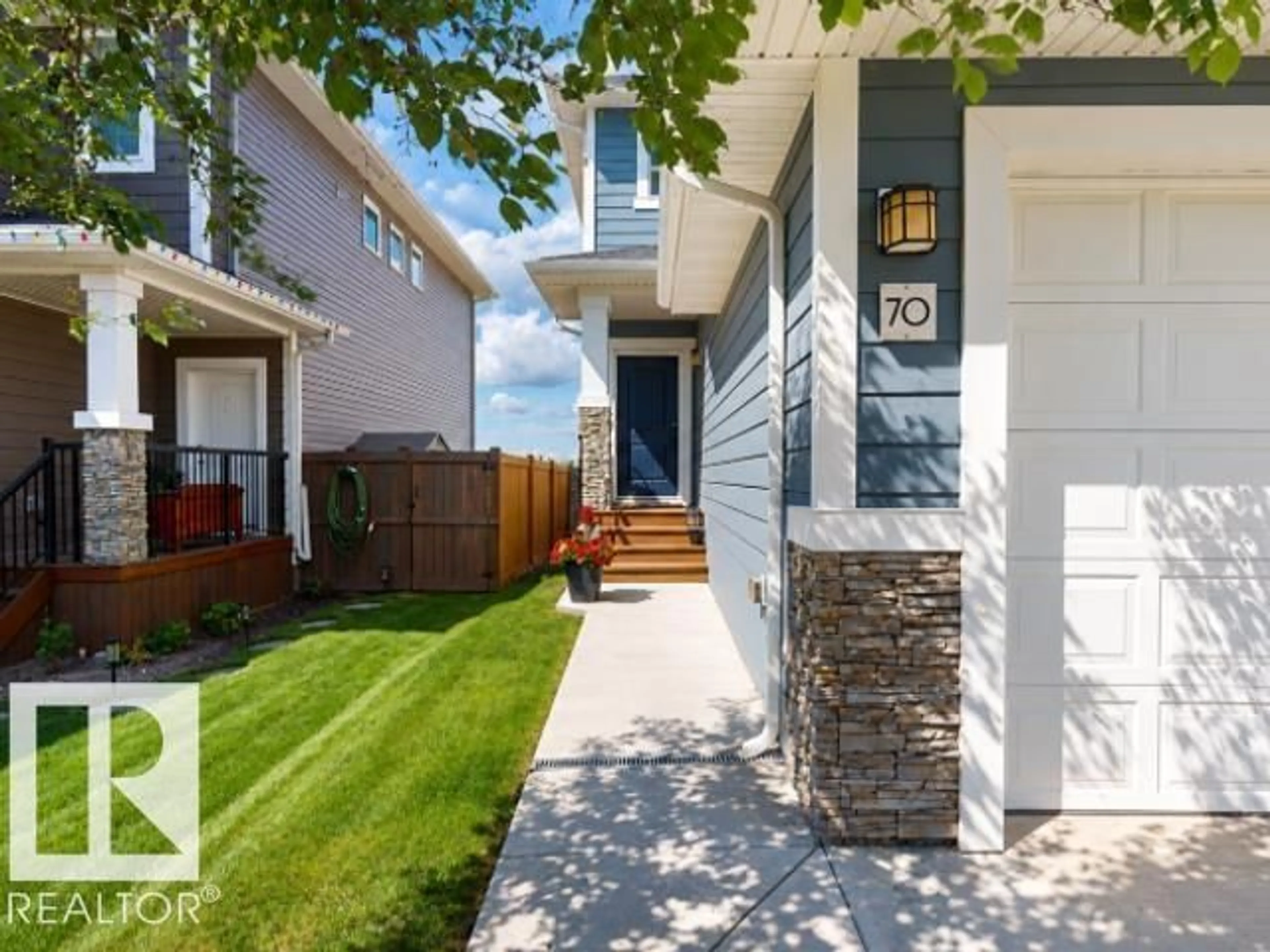 Home with vinyl exterior material, street for 70 HAZELWOOD LN, Spruce Grove Alberta T7X0R7
