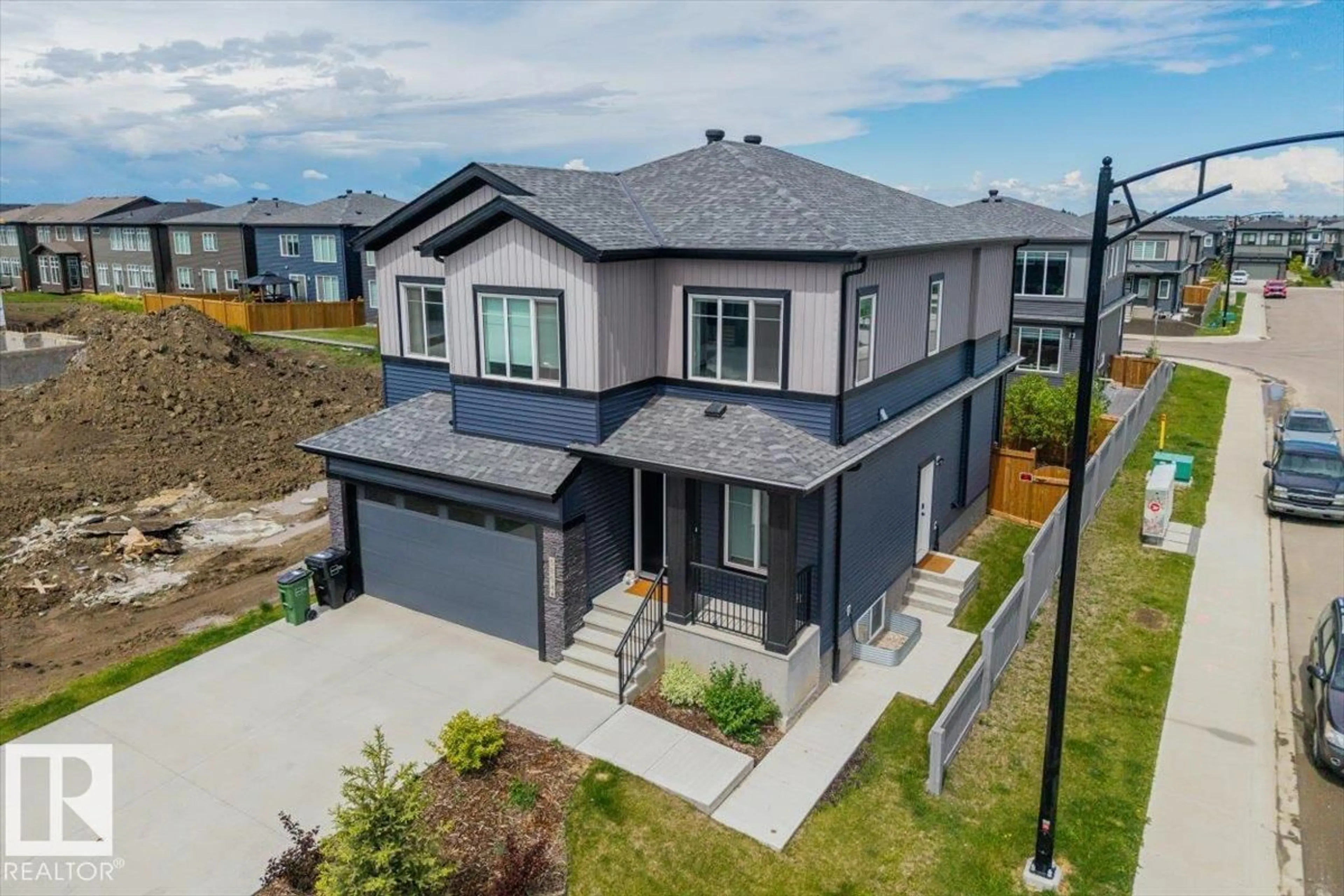 A pic from outside/outdoor area/front of a property/back of a property/a pic from drone, street for SW SW - 5804 KOOTOOK LI, Edmonton Alberta T6W4Z6