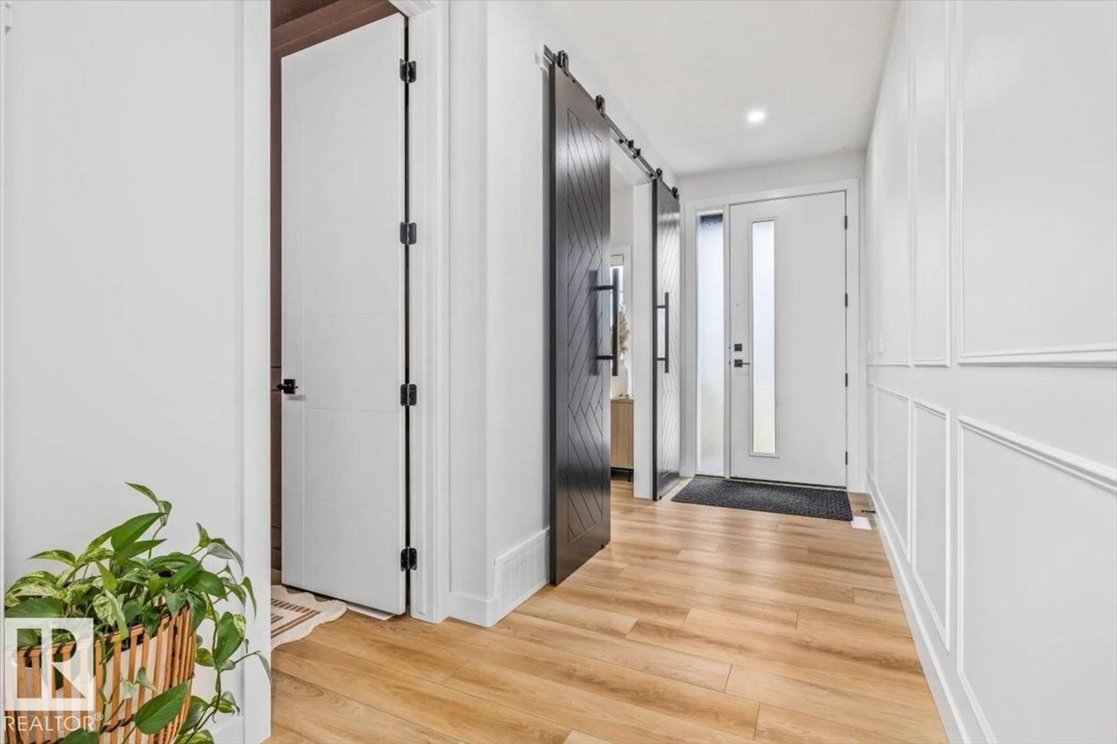 Indoor entryway for SW SW - 5804 KOOTOOK LI, Edmonton Alberta T6W4Z6