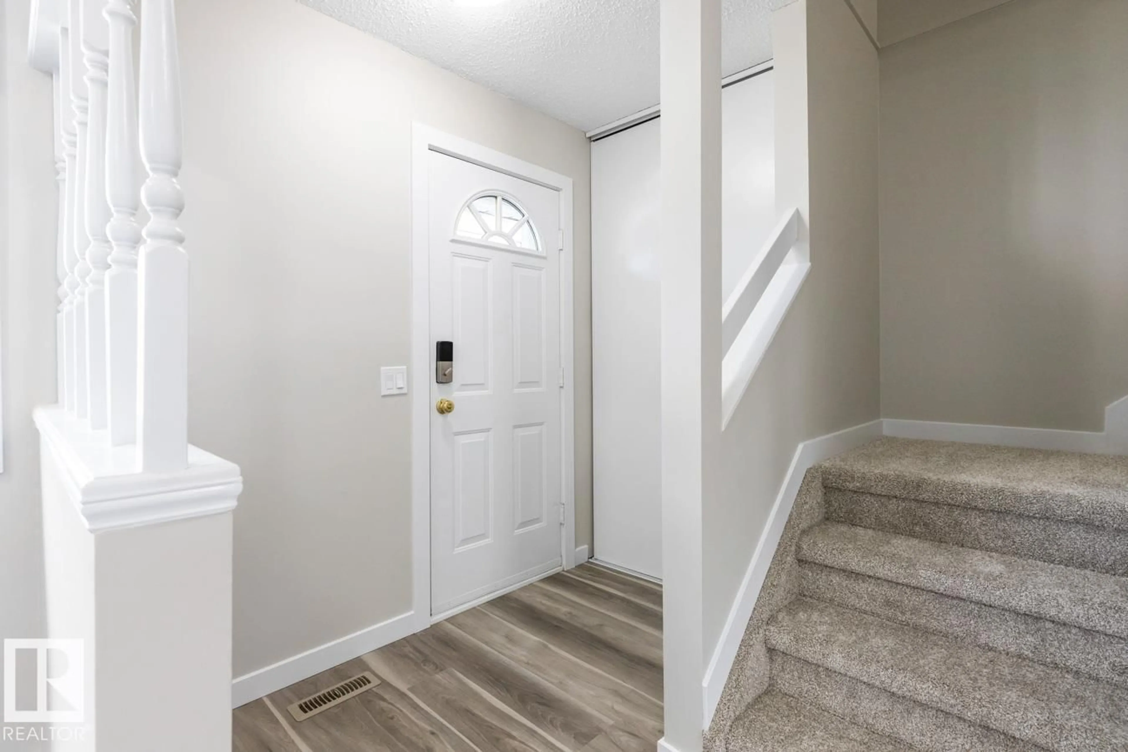 Indoor entryway for 3159 138 AV, Edmonton Alberta T5Y1R1