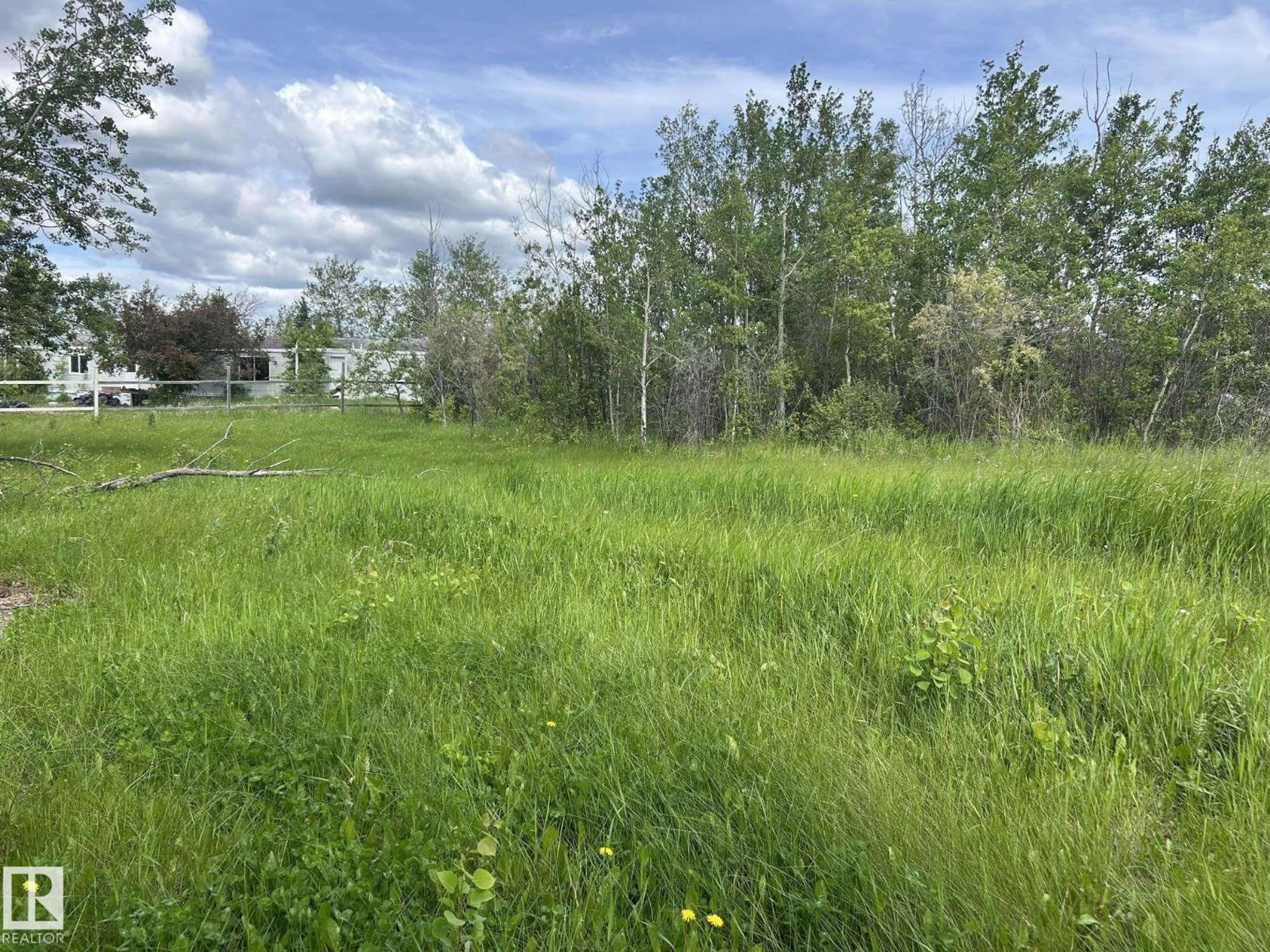 Blurry image for 45 23319 TWP ROAD 572, Rural Sturgeon County Alberta T0A1N5