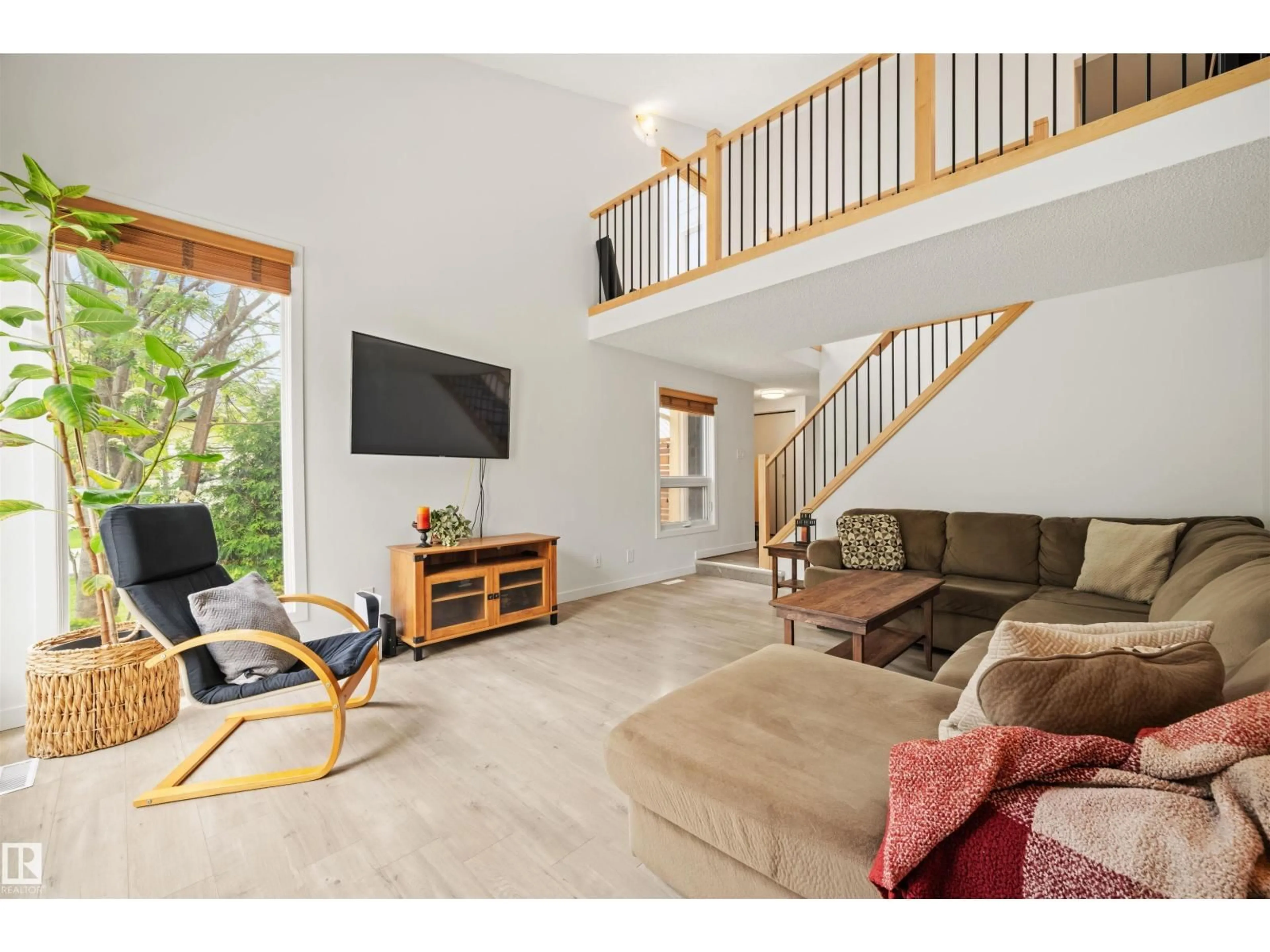 Living room with furniture, wood/laminate floor for 50 PRINCETON CR, St. Albert Alberta T8N4T3