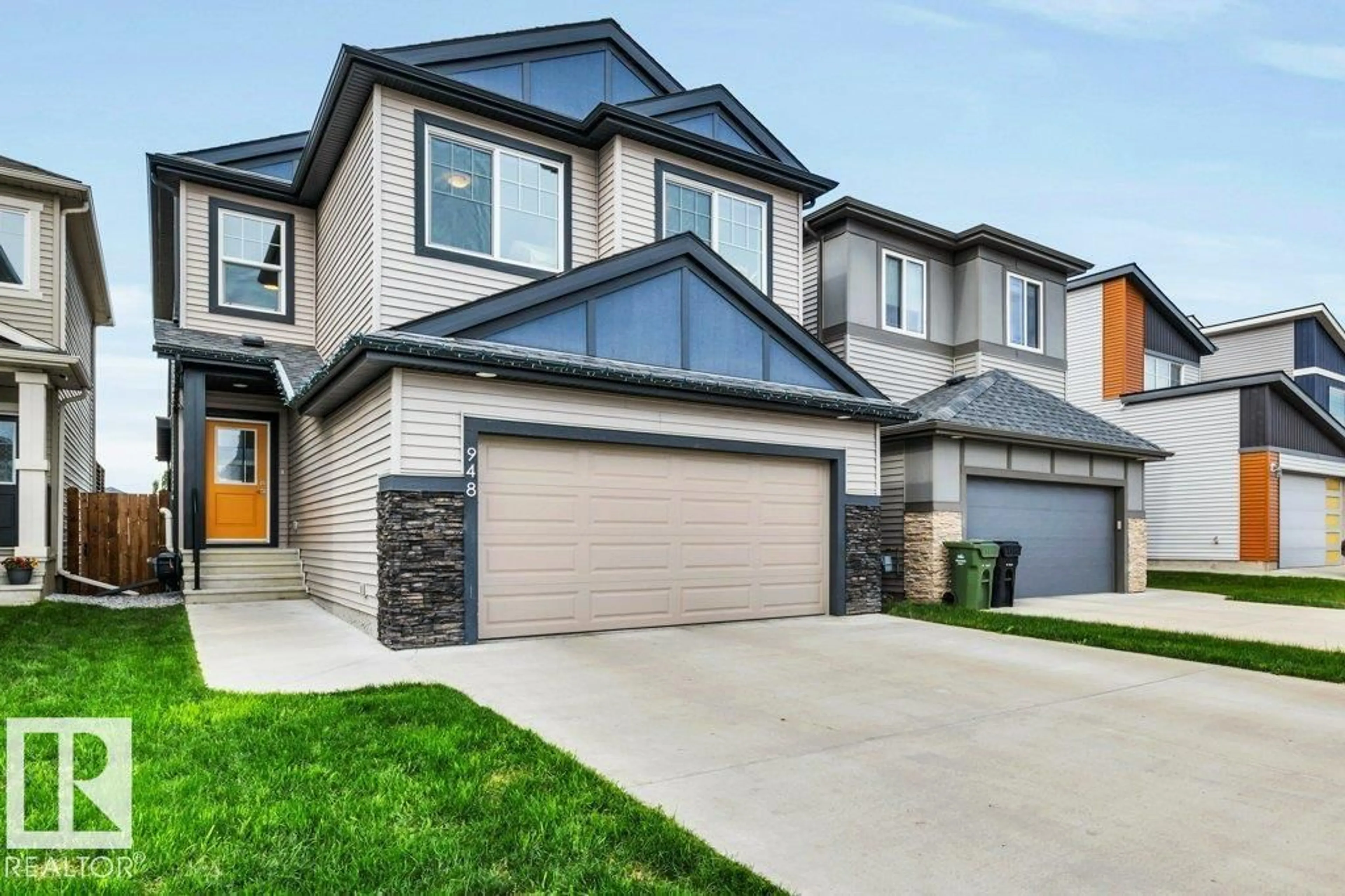 Home with vinyl exterior material, street for 948 BERG PL, Leduc Alberta T9E1J6
