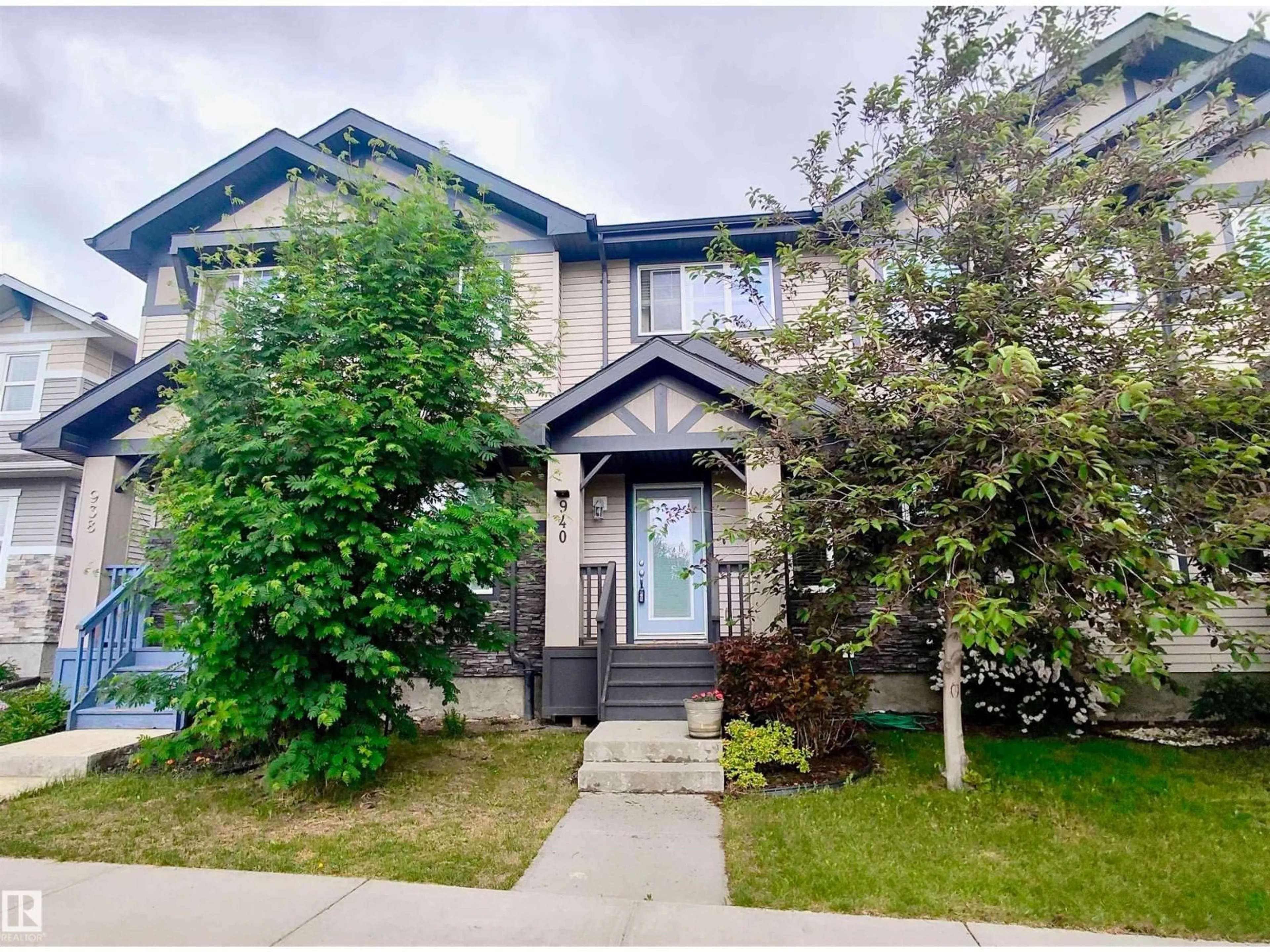 A pic from outside/outdoor area/front of a property/back of a property/a pic from drone, street for NW - 940 EAST GATE GA, Edmonton Alberta T6M0V4