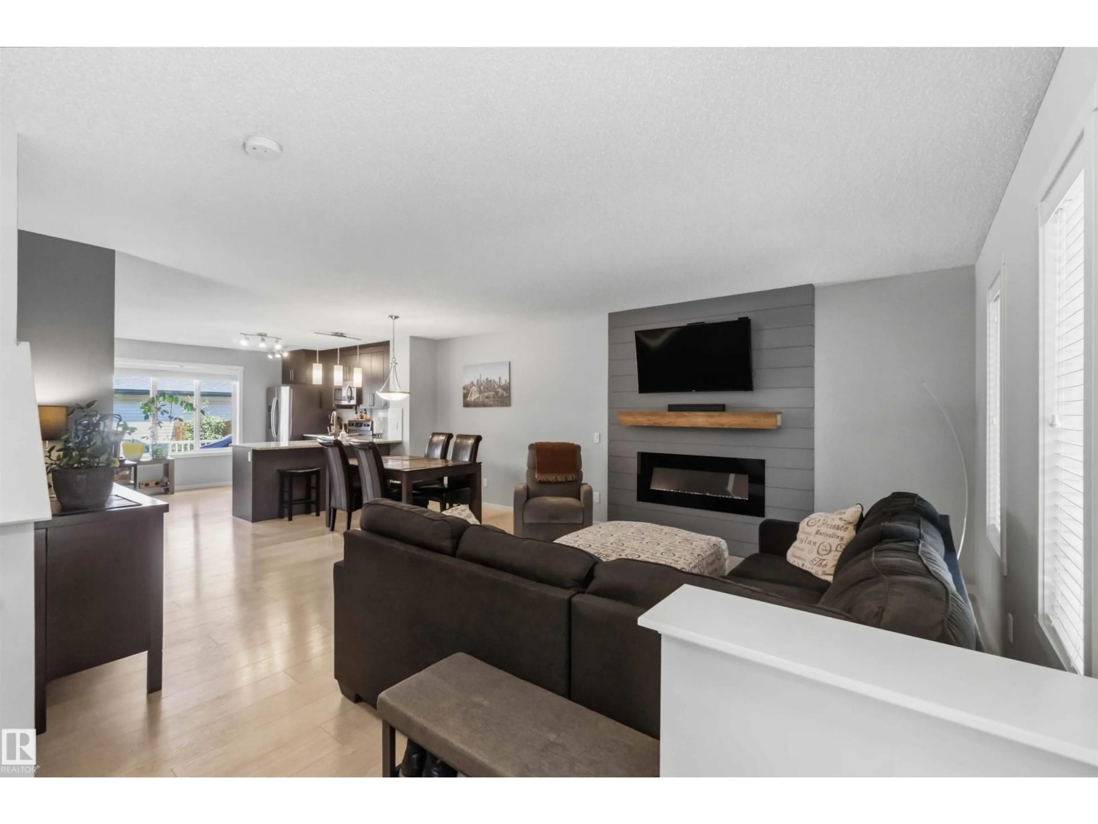 Living room with furniture, unknown for NW - 940 EAST GATE GA, Edmonton Alberta T6M0V4