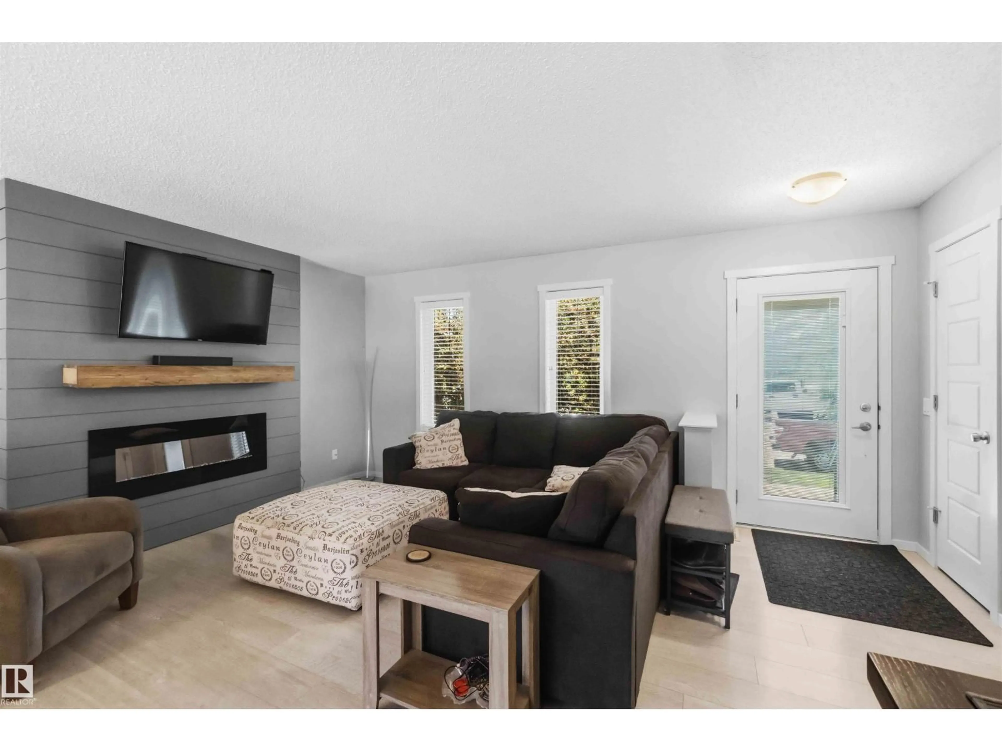 Living room with furniture, unknown for NW - 940 EAST GATE GA, Edmonton Alberta T6M0V4