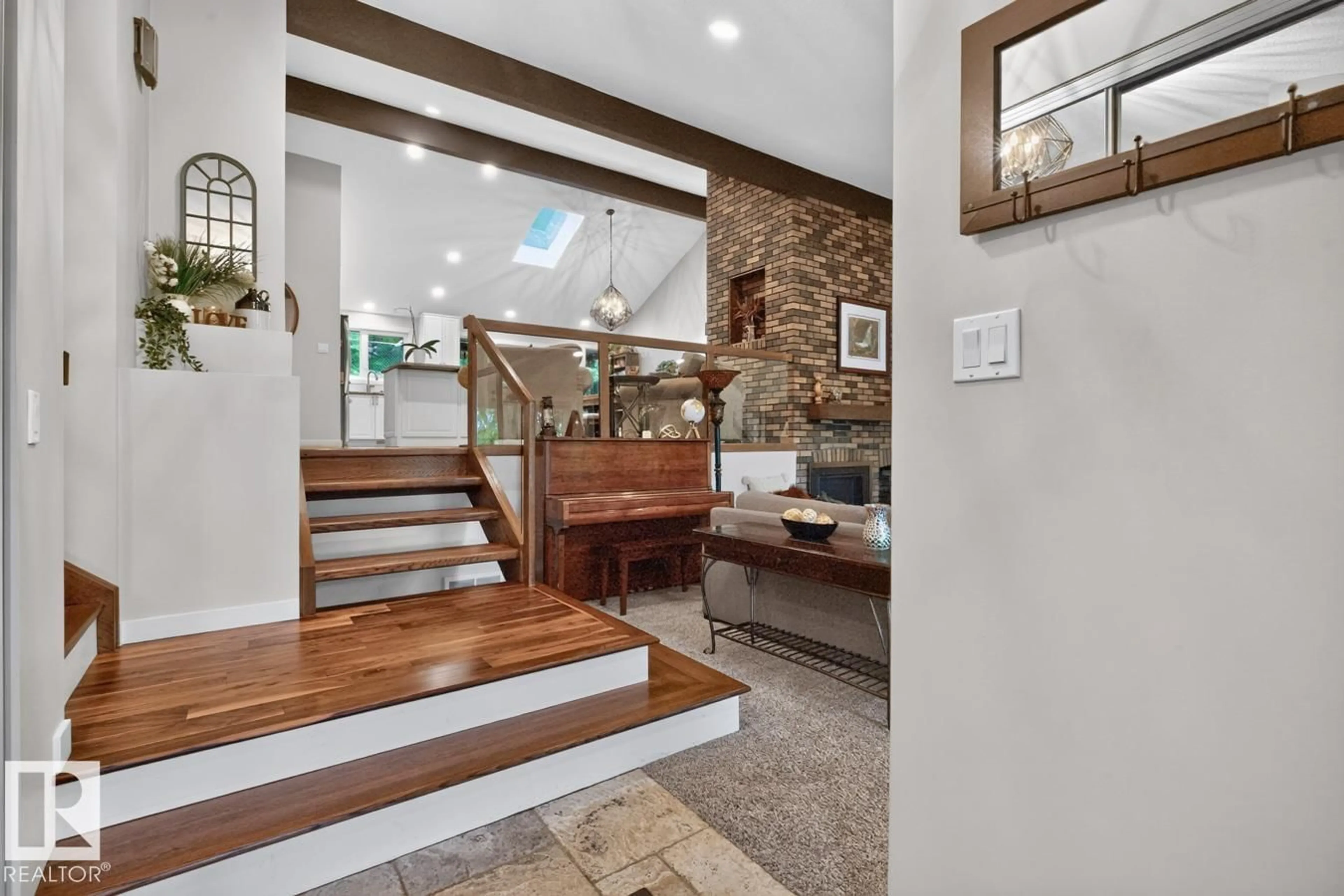 Indoor entryway for 43 MANCHESTER DR, Sherwood Park Alberta T8A0T3