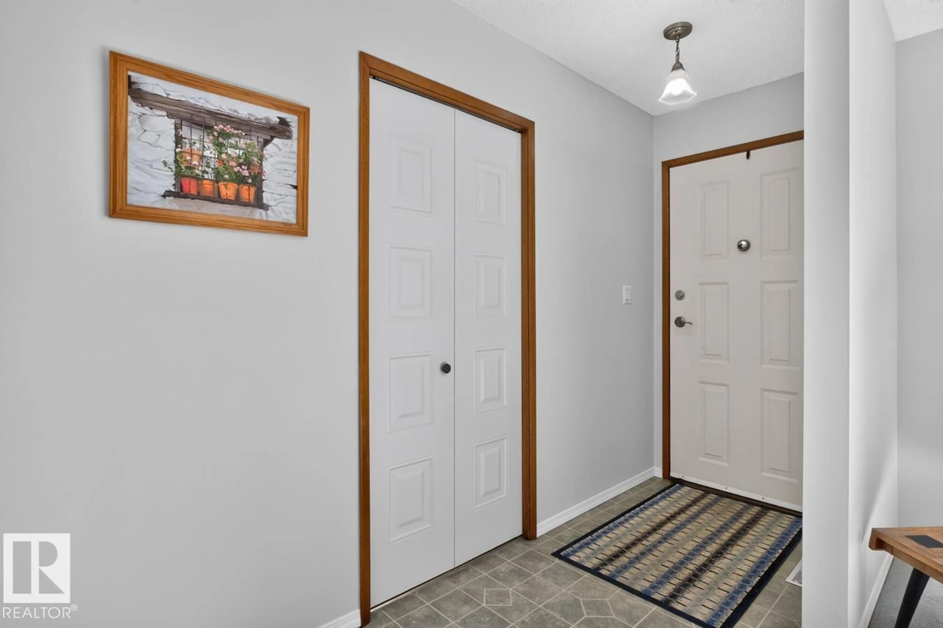 Indoor entryway for 6930 11 AV, Edmonton Alberta T6K3J5