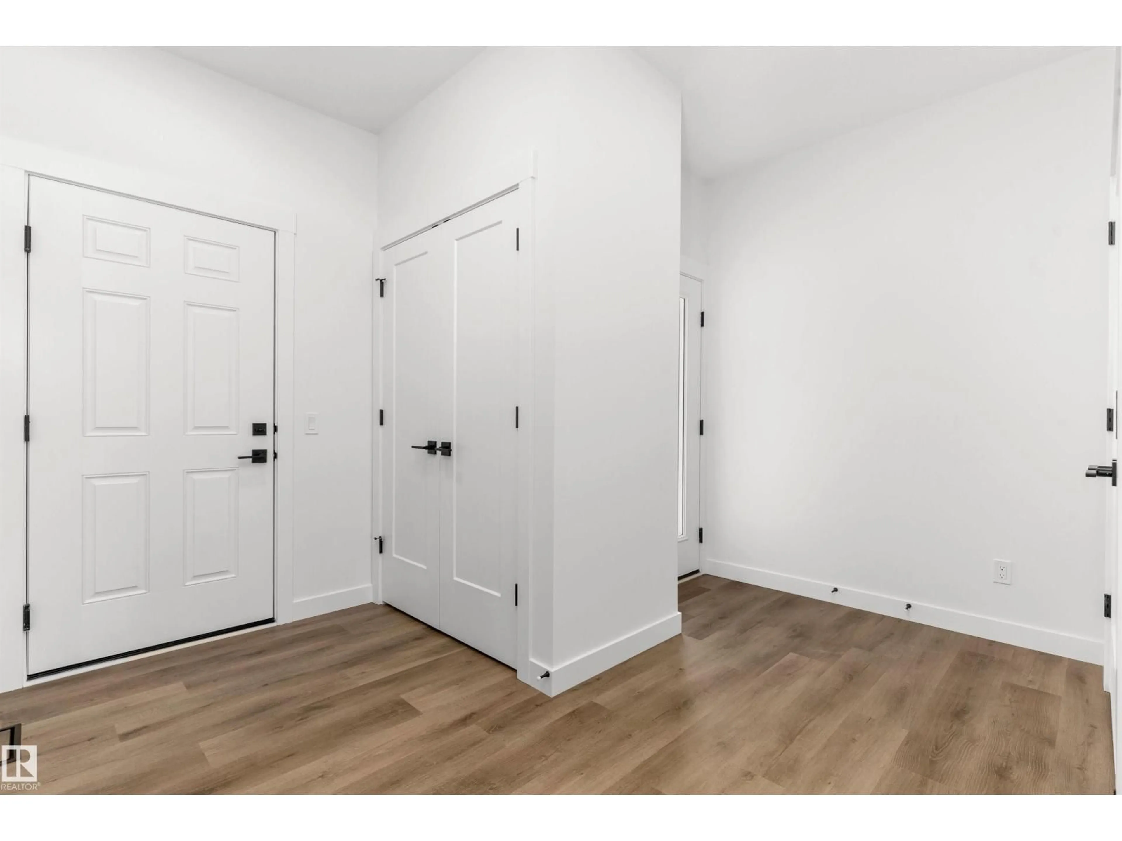 Indoor entryway for 8969 ELVES LO, Edmonton Alberta T6M3G3