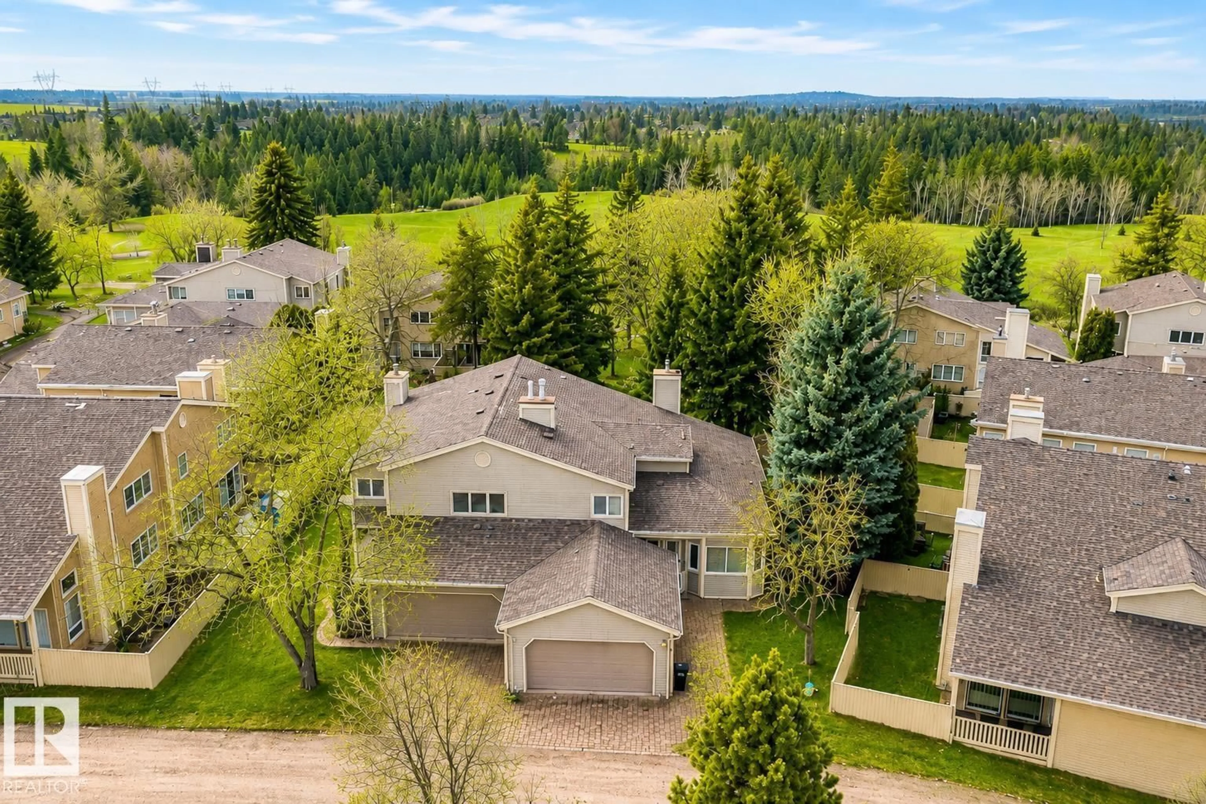 A pic from outside/outdoor area/front of a property/back of a property/a pic from drone, unknown for 1027 109 ST, Edmonton Alberta T6J5G2
