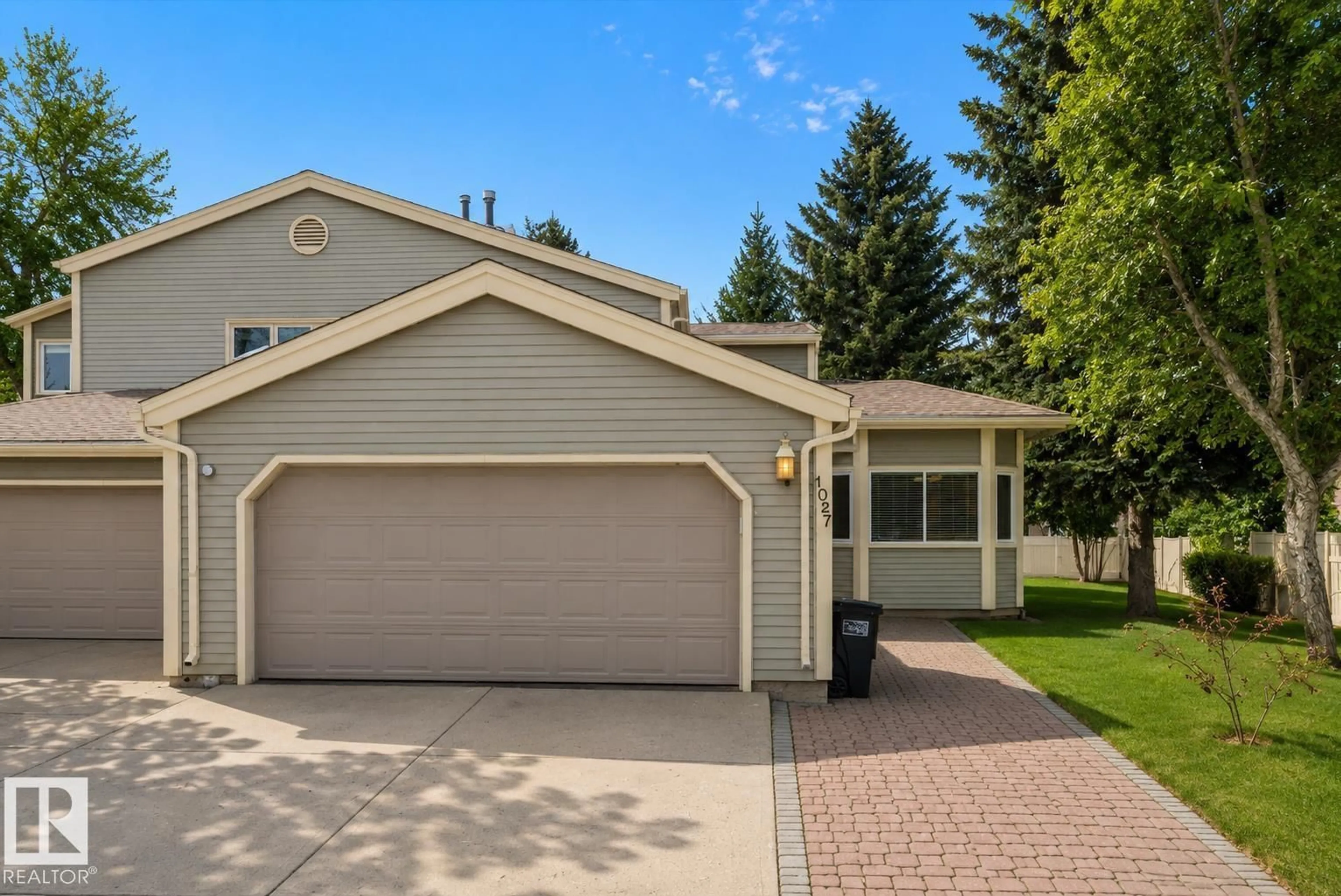 Home with vinyl exterior material, street for 1027 109 ST, Edmonton Alberta T6J5G2