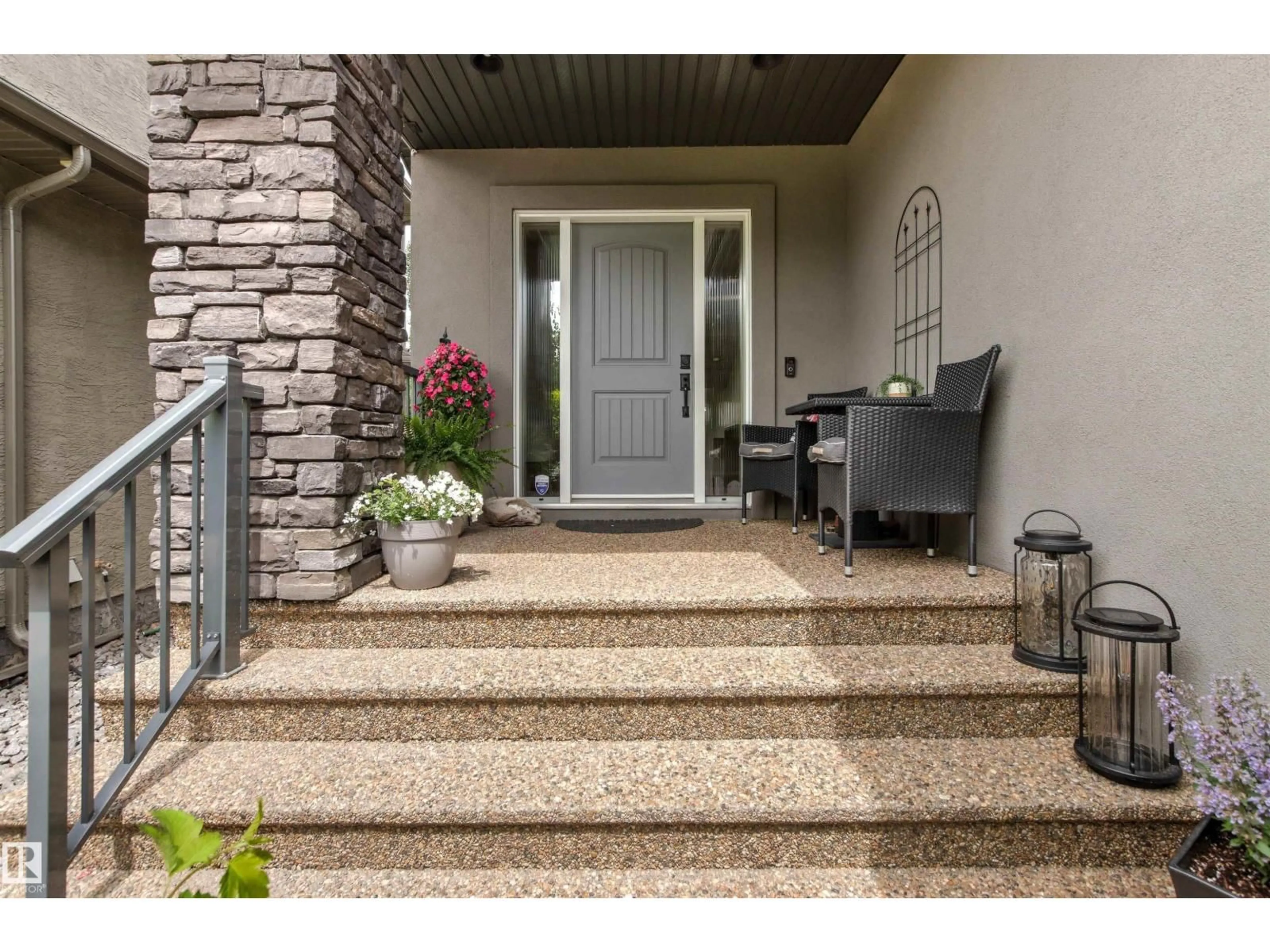Indoor entryway for 2294 WARRY LO SW, Edmonton Alberta T6W0N8