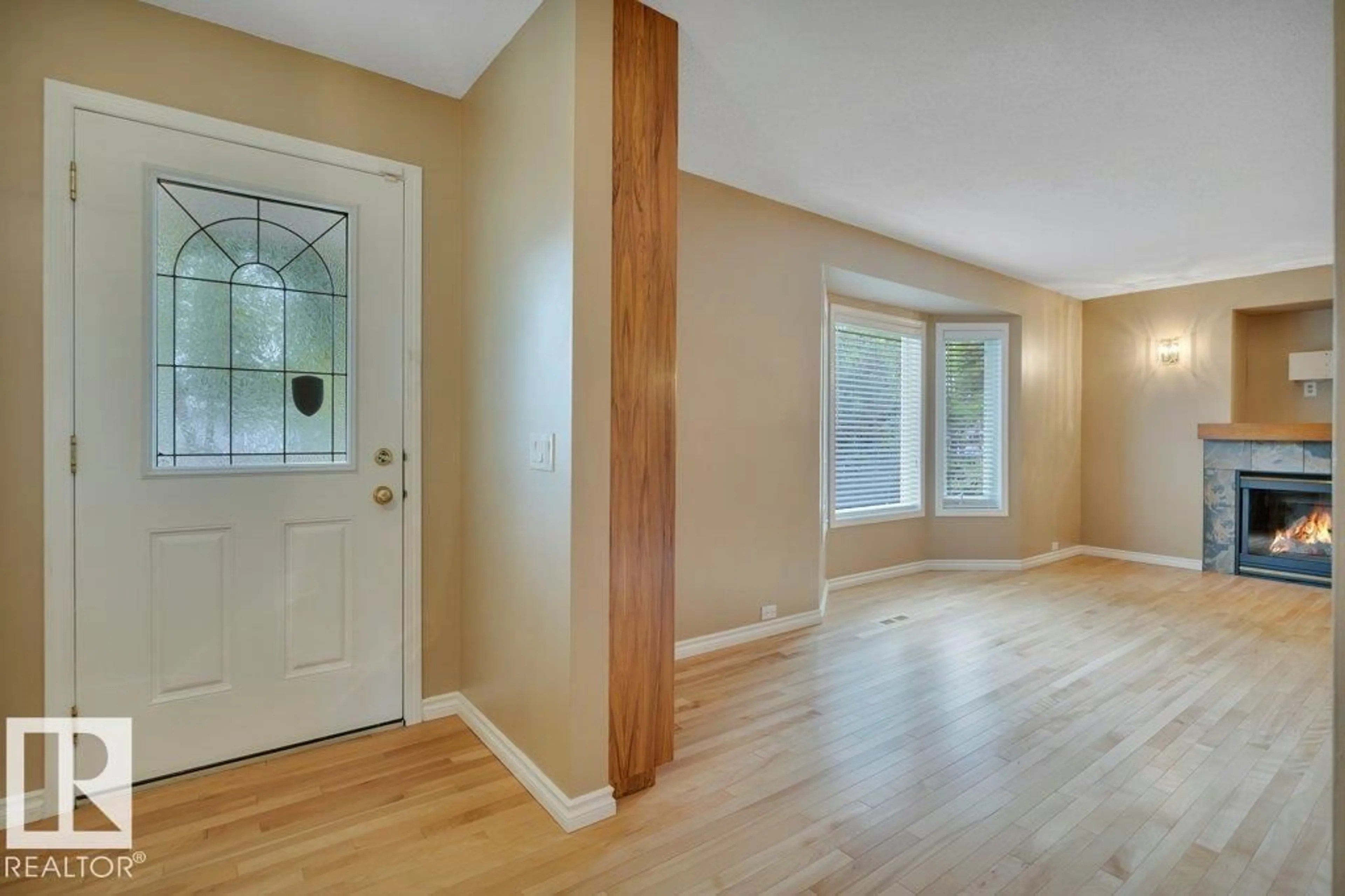 Indoor entryway for 1020 KEITH ROAD, Sherwood Park Alberta T8A1G3