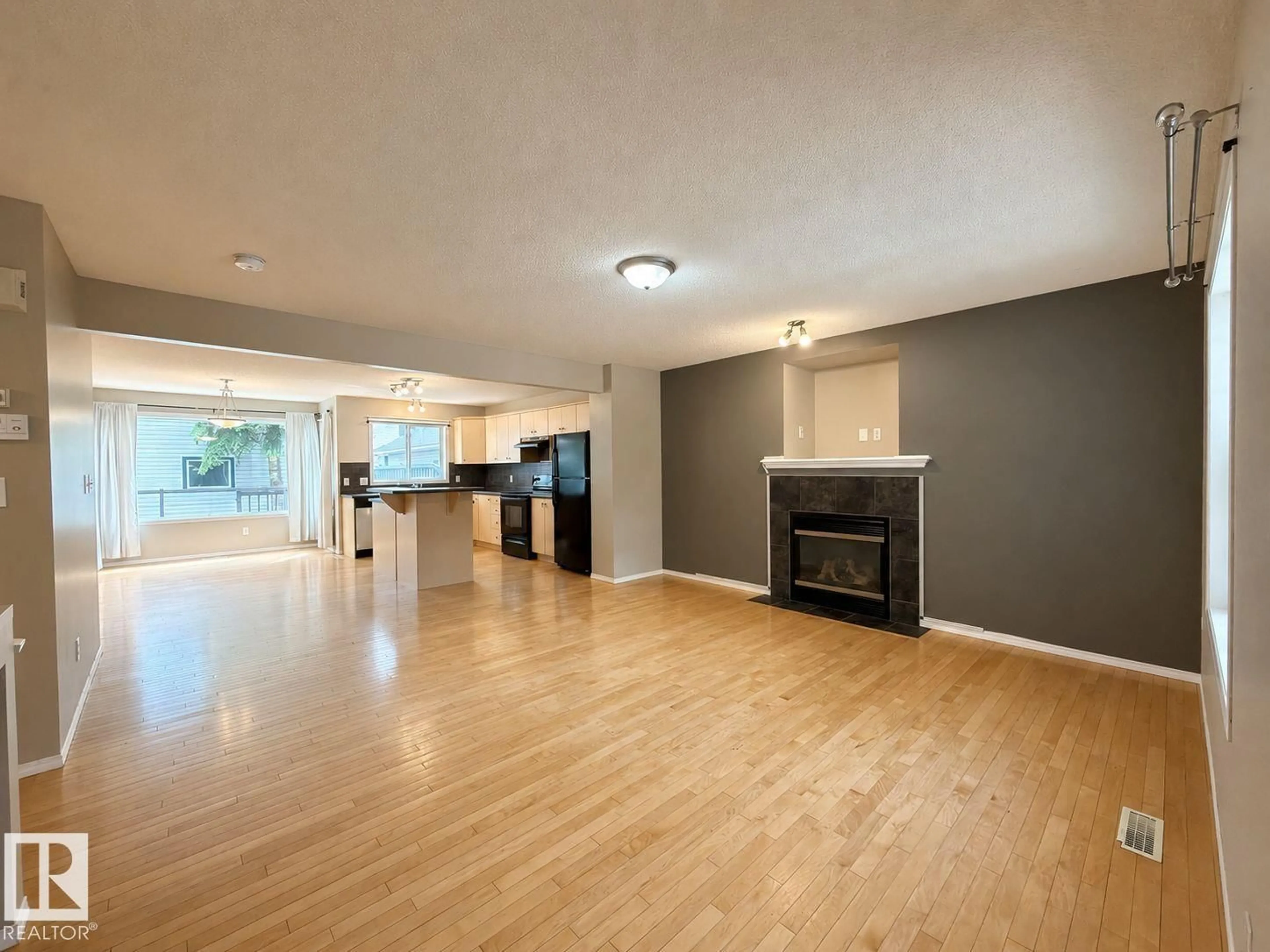 A pic of a room for 12207 16 AV, Edmonton Alberta T6W1L8