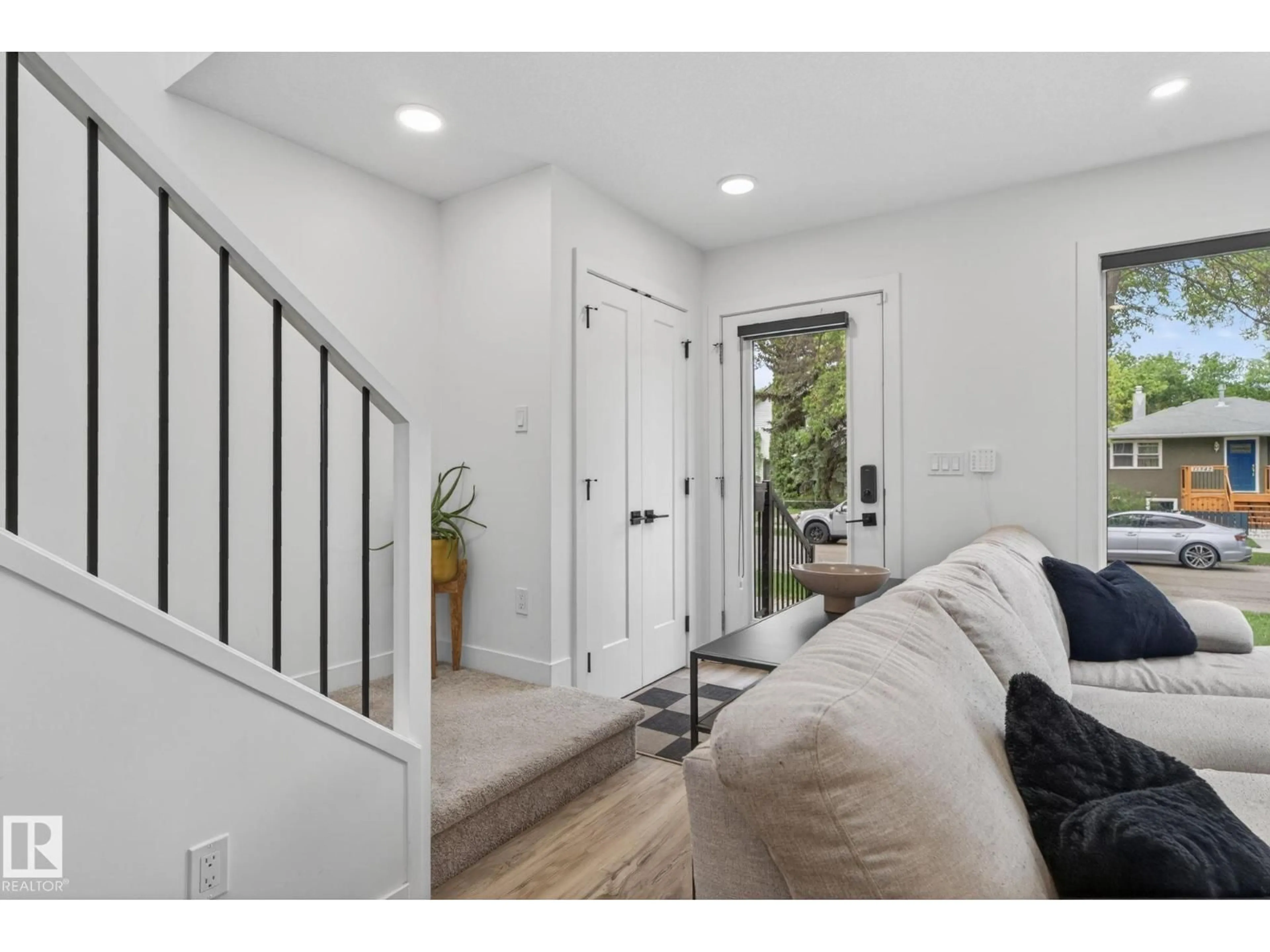 Indoor entryway for NW - 11539 86 ST, Edmonton Alberta T5B3J4