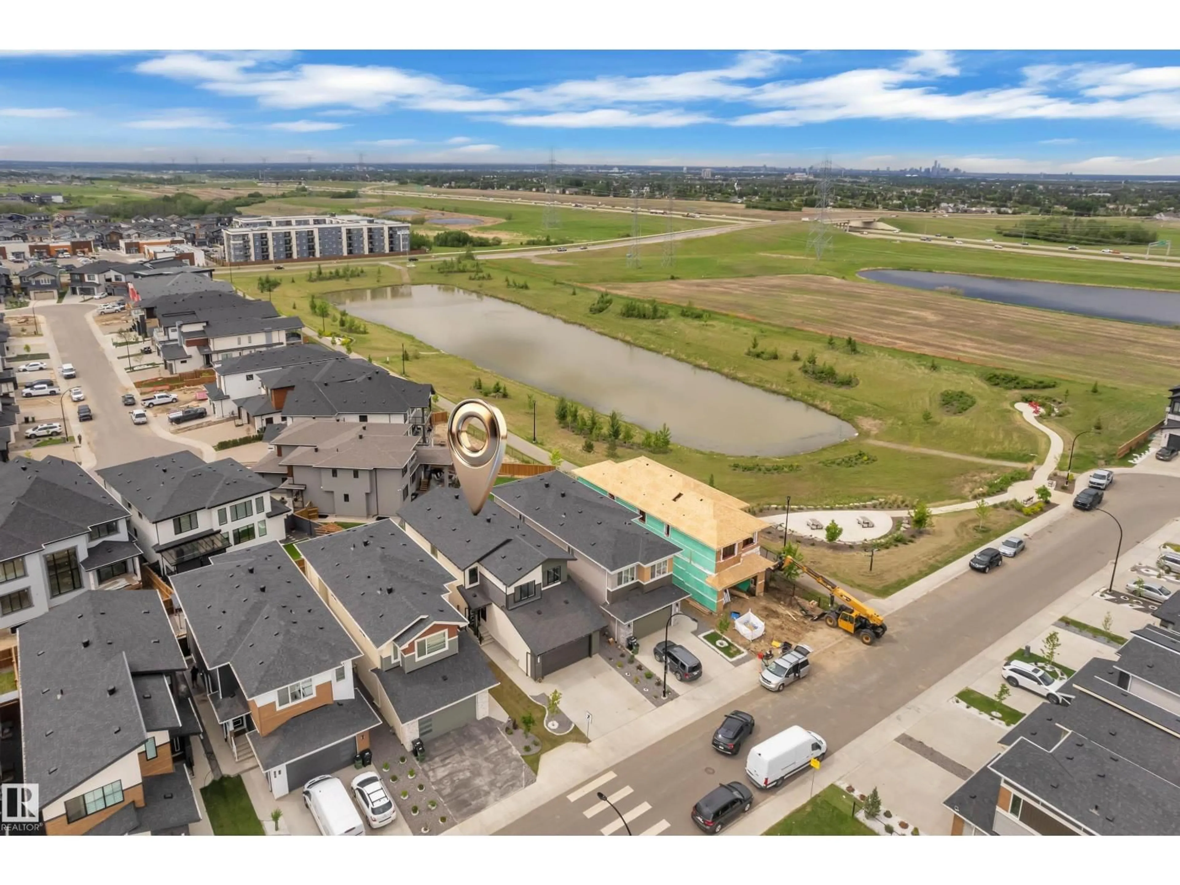 A pic from outside/outdoor area/front of a property/back of a property/a pic from drone, unknown for 136 30 ST, Edmonton Alberta T6X3E1