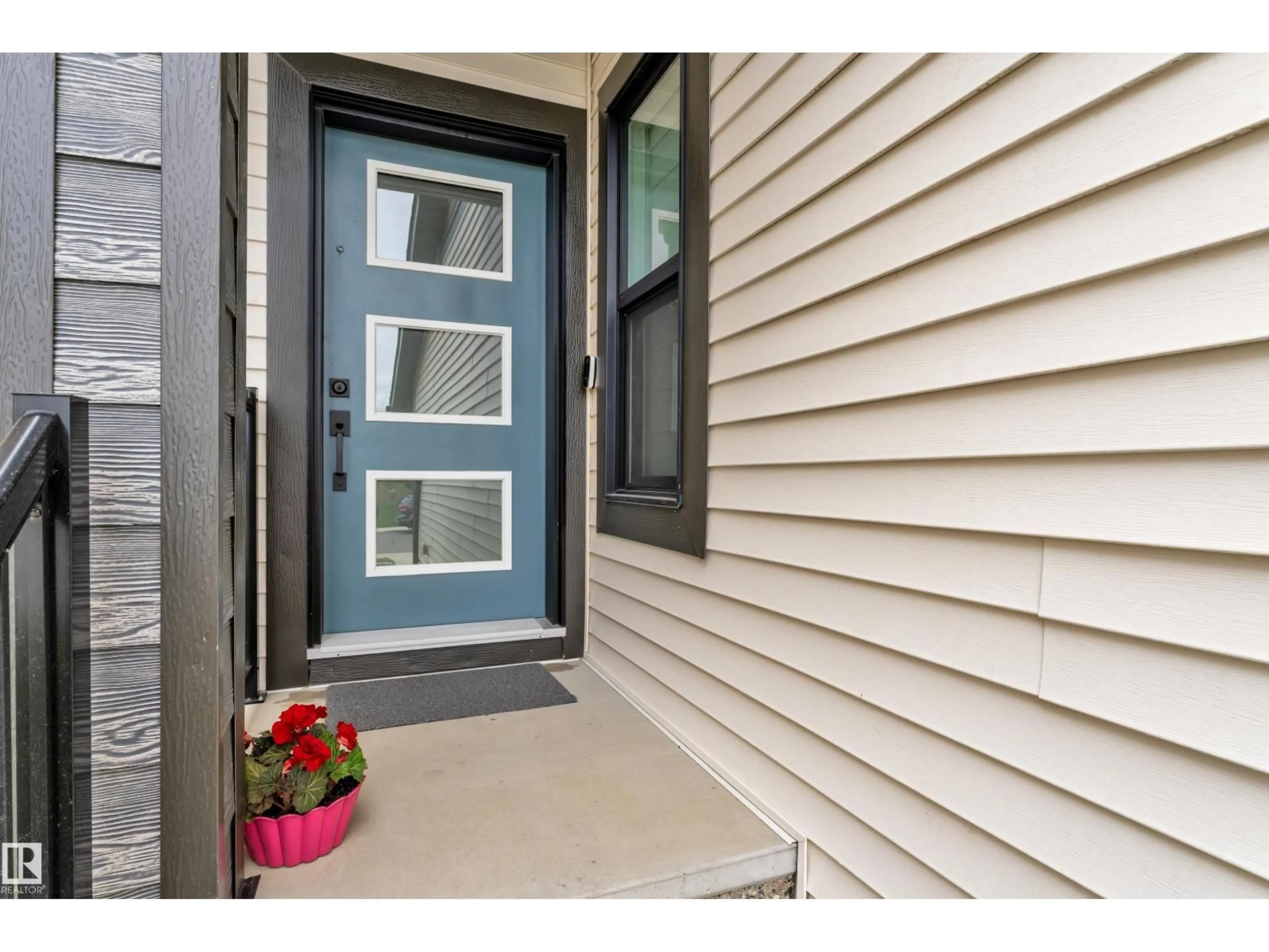 Indoor entryway for 136 30 ST, Edmonton Alberta T6X3E1
