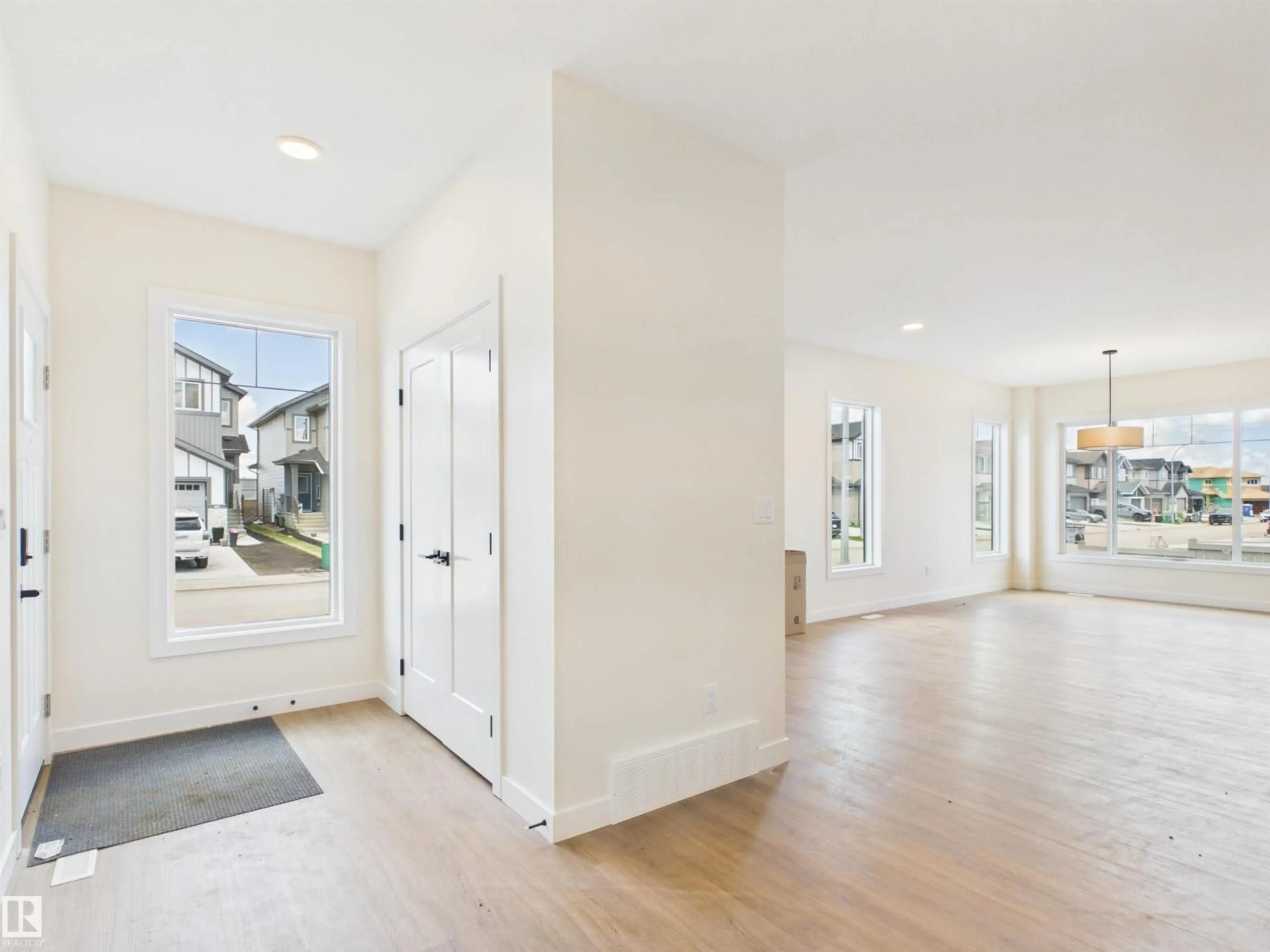 Indoor entryway for 194 CALEDON CR, Spruce Grove Alberta T7X4E3