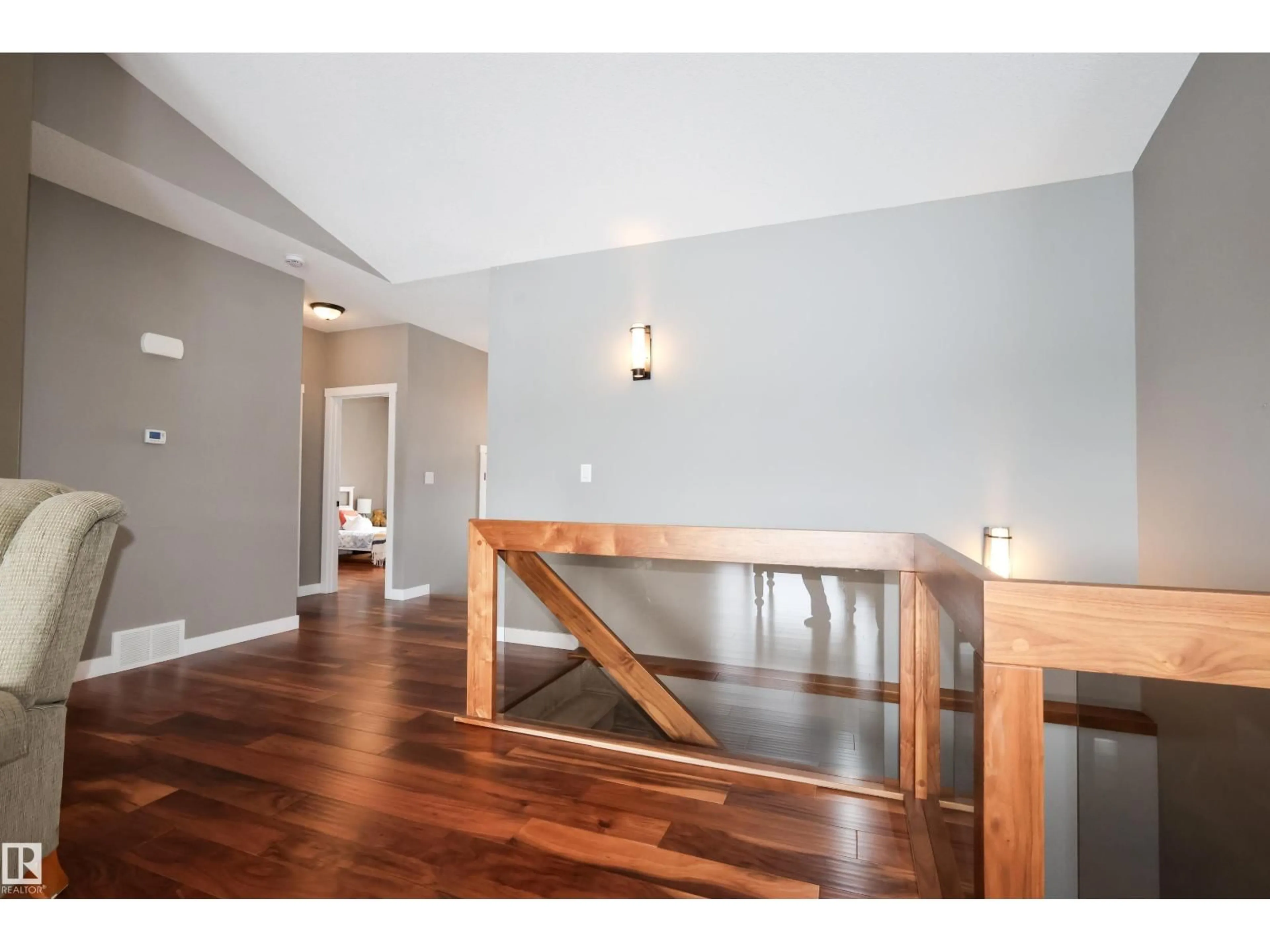 Indoor entryway for 10508 103, Morinville Alberta T8R0E7