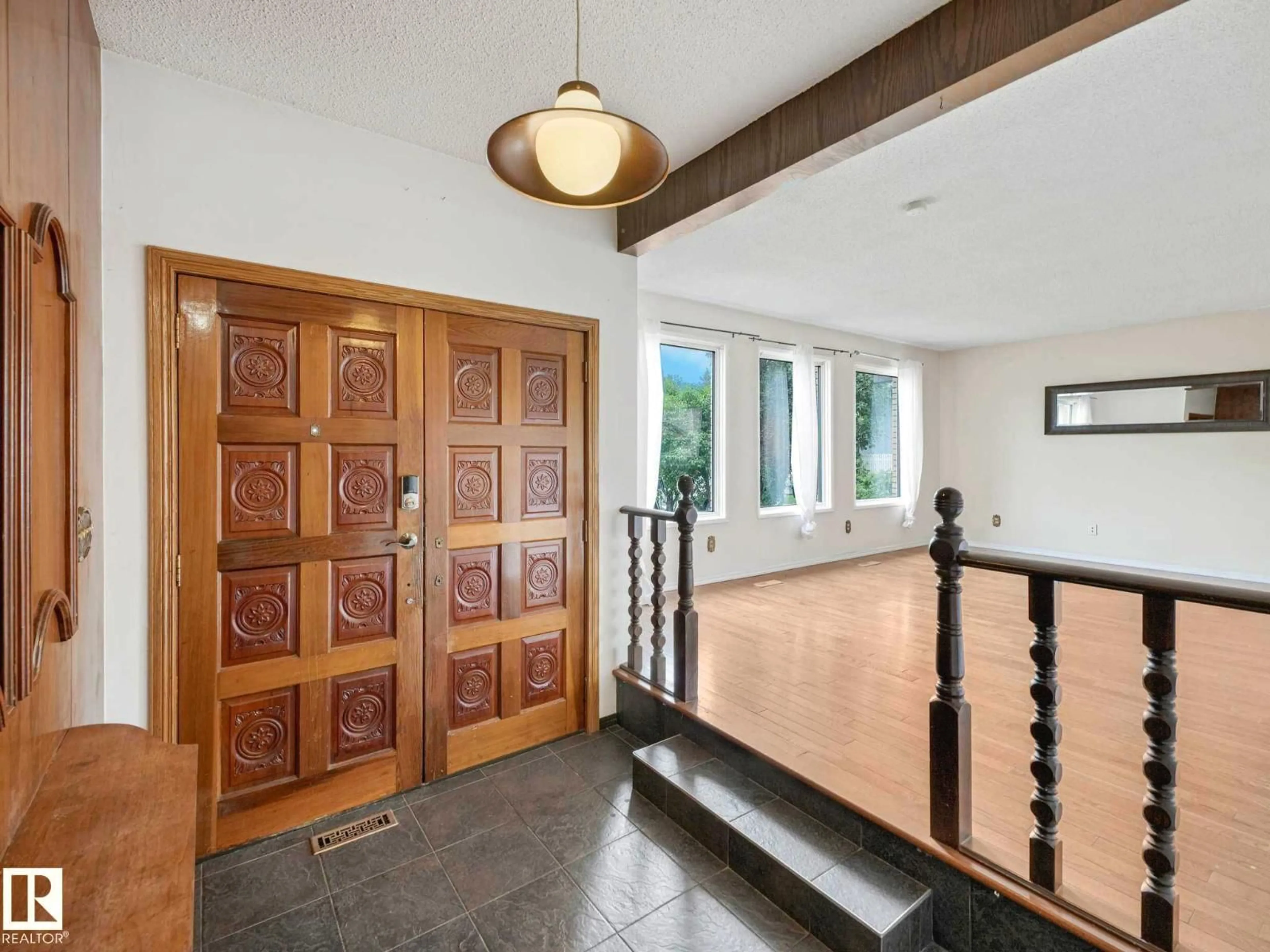 Indoor foyer for NW - 11056 166 AV, Edmonton Alberta T5X1Y3