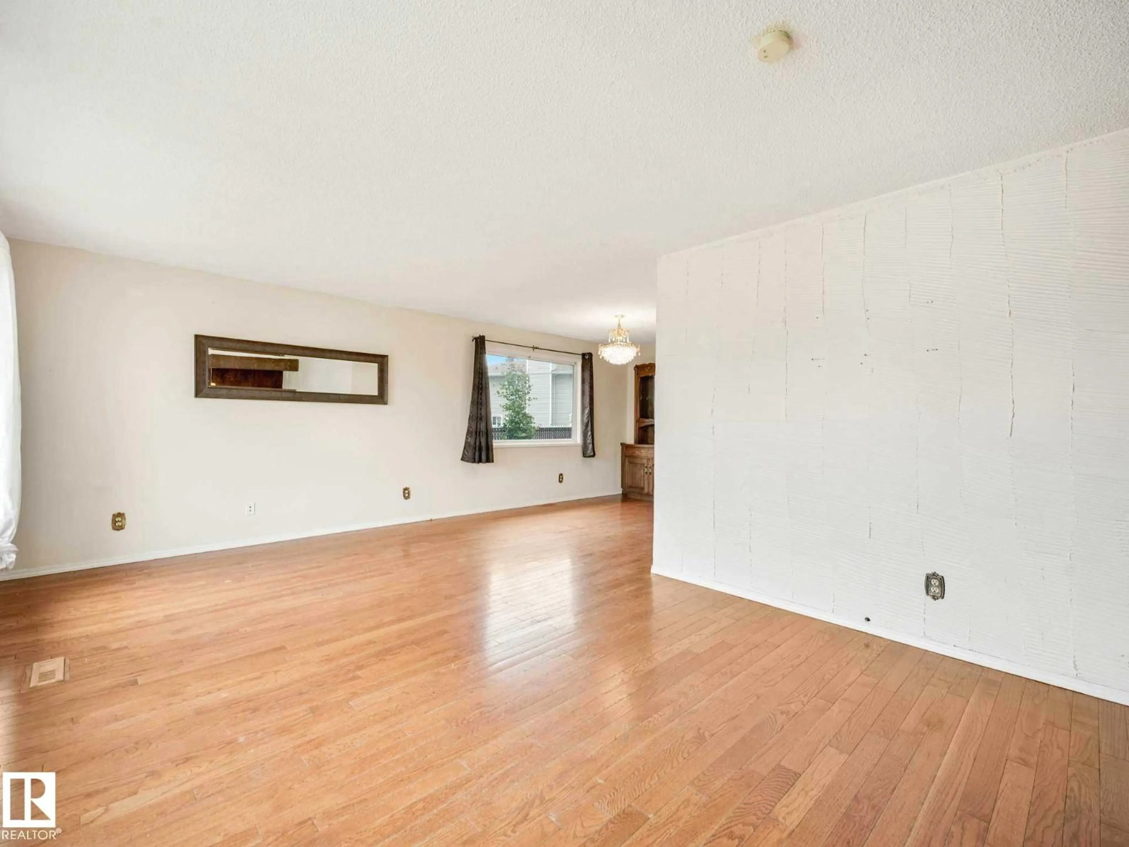 A pic of a room for NW - 11056 166 AV, Edmonton Alberta T5X1Y3